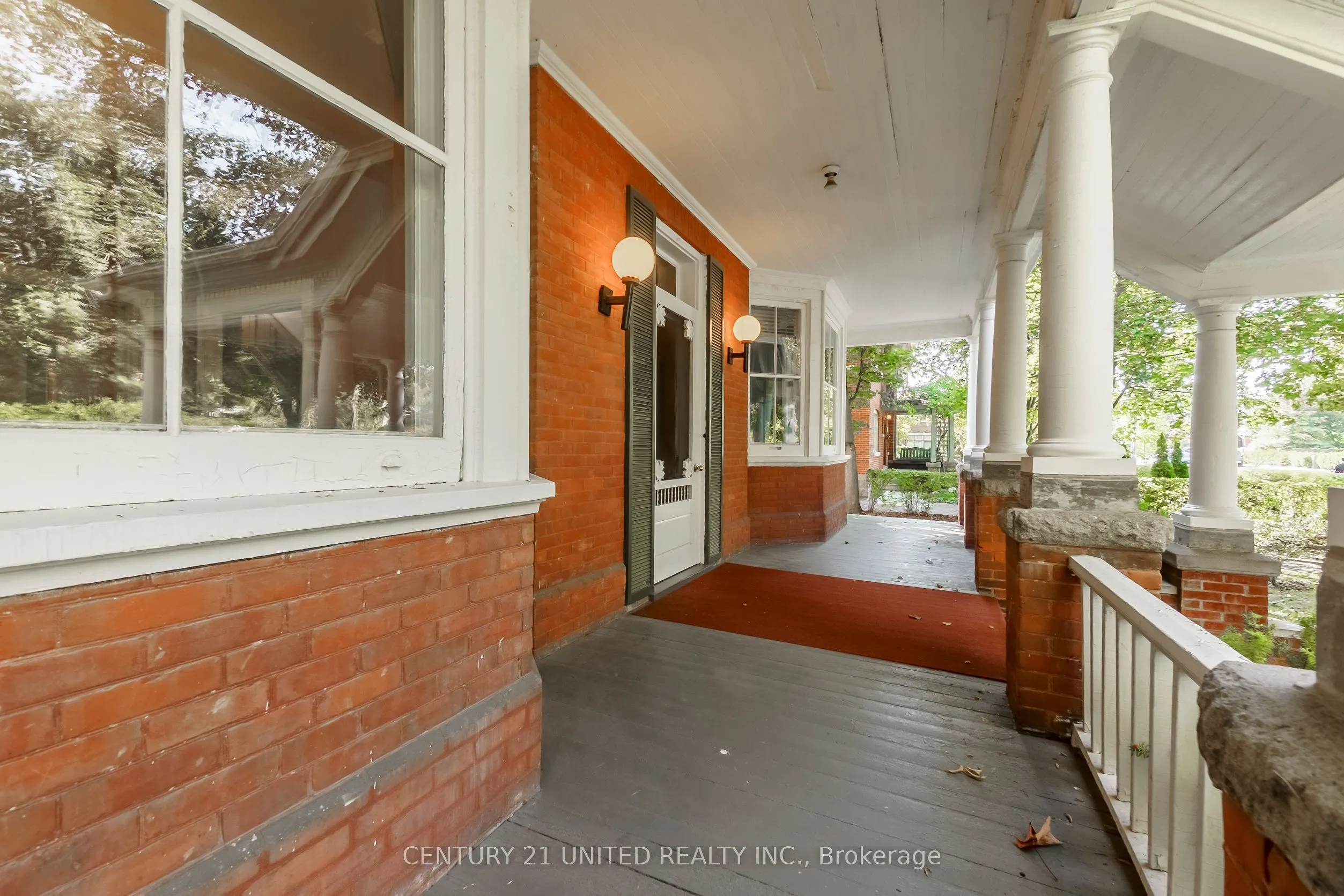 463 Hunter Street W