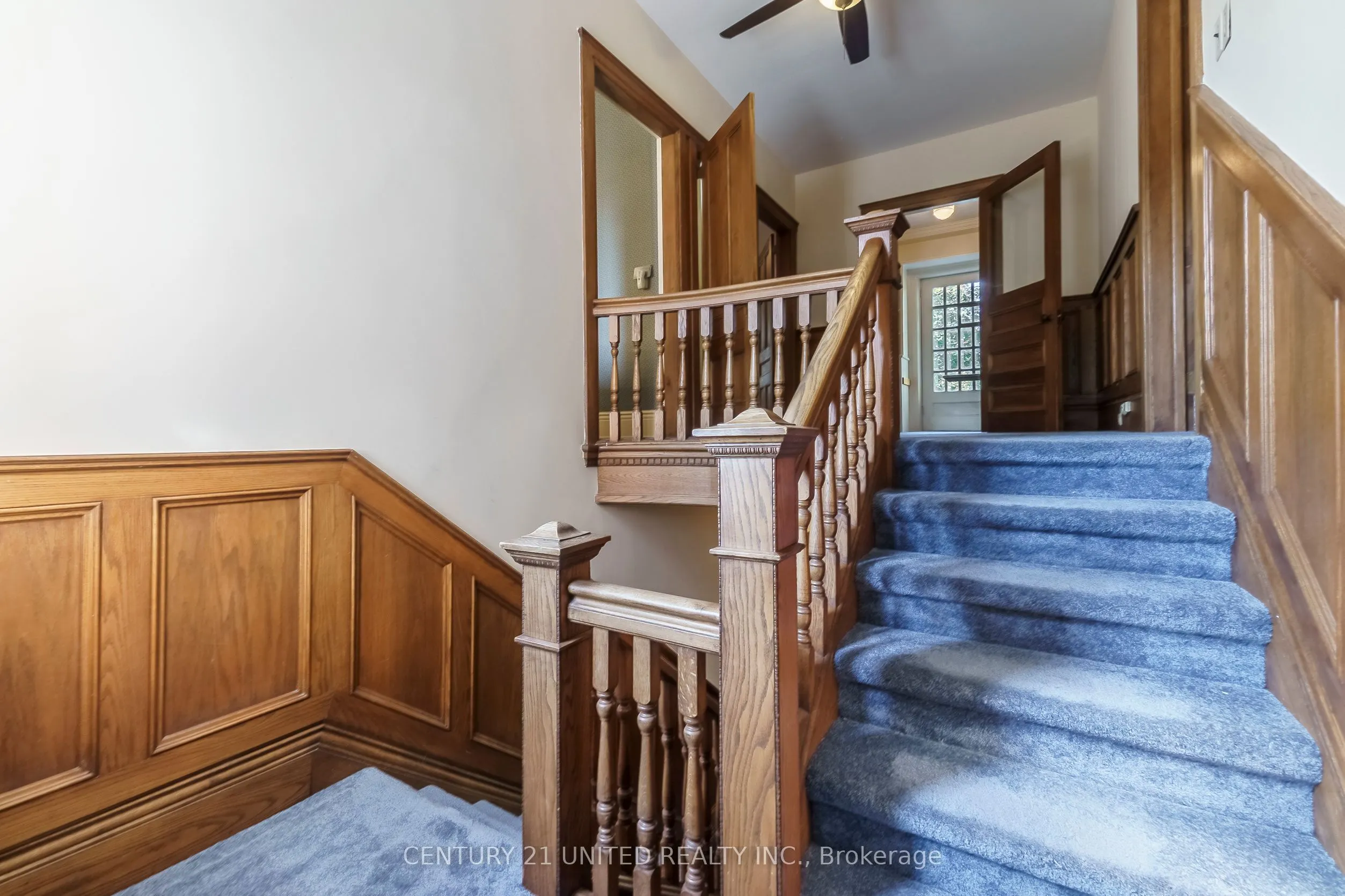 463 Hunter Street W