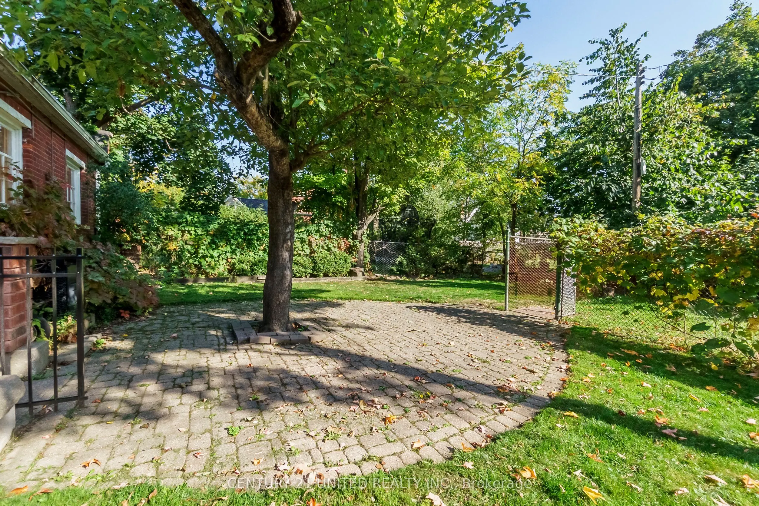 463 Hunter Street W