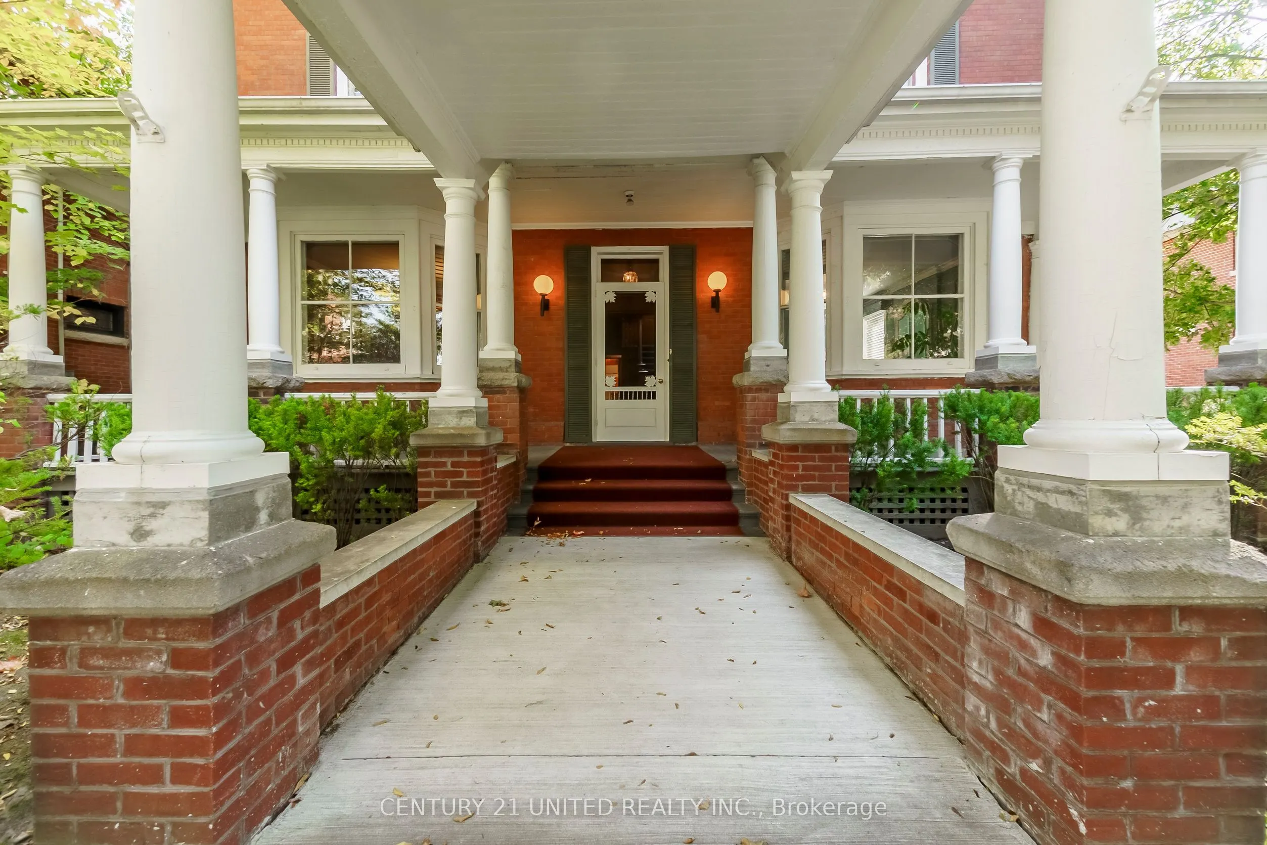 463 Hunter Street W