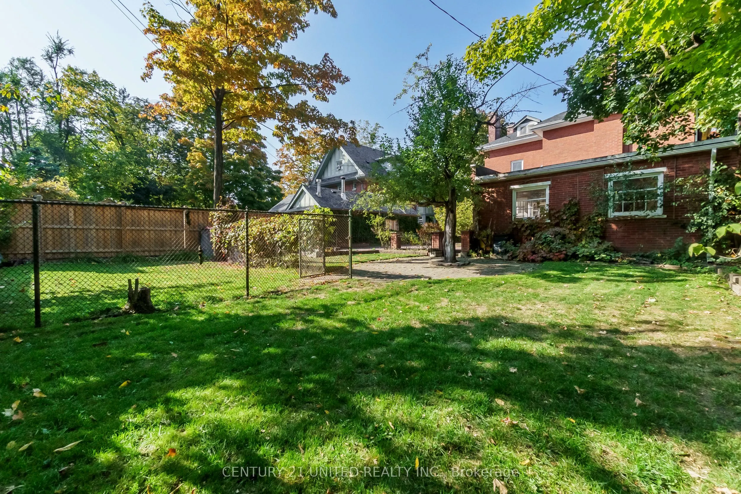 463 Hunter Street W