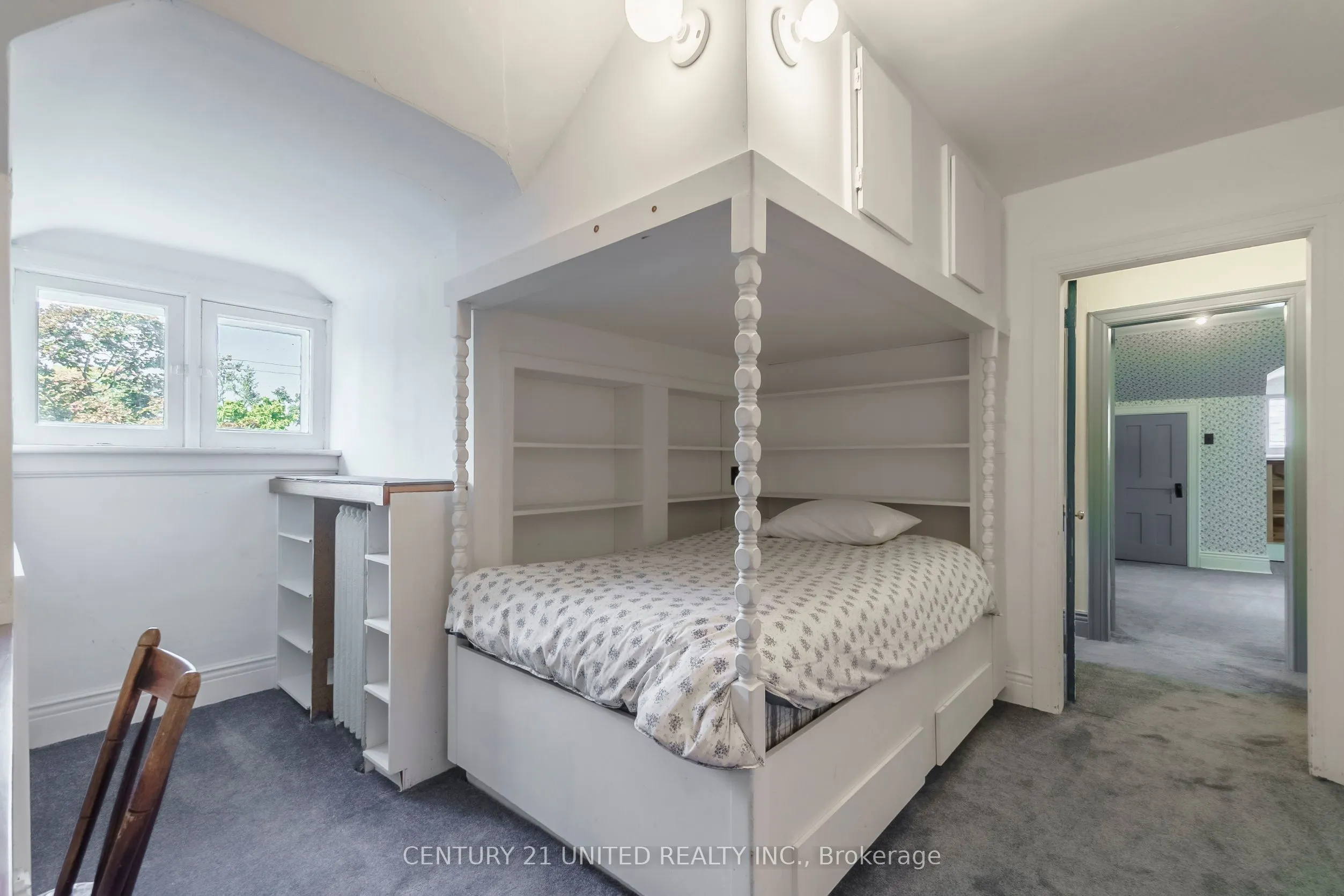 463 Hunter Street W
