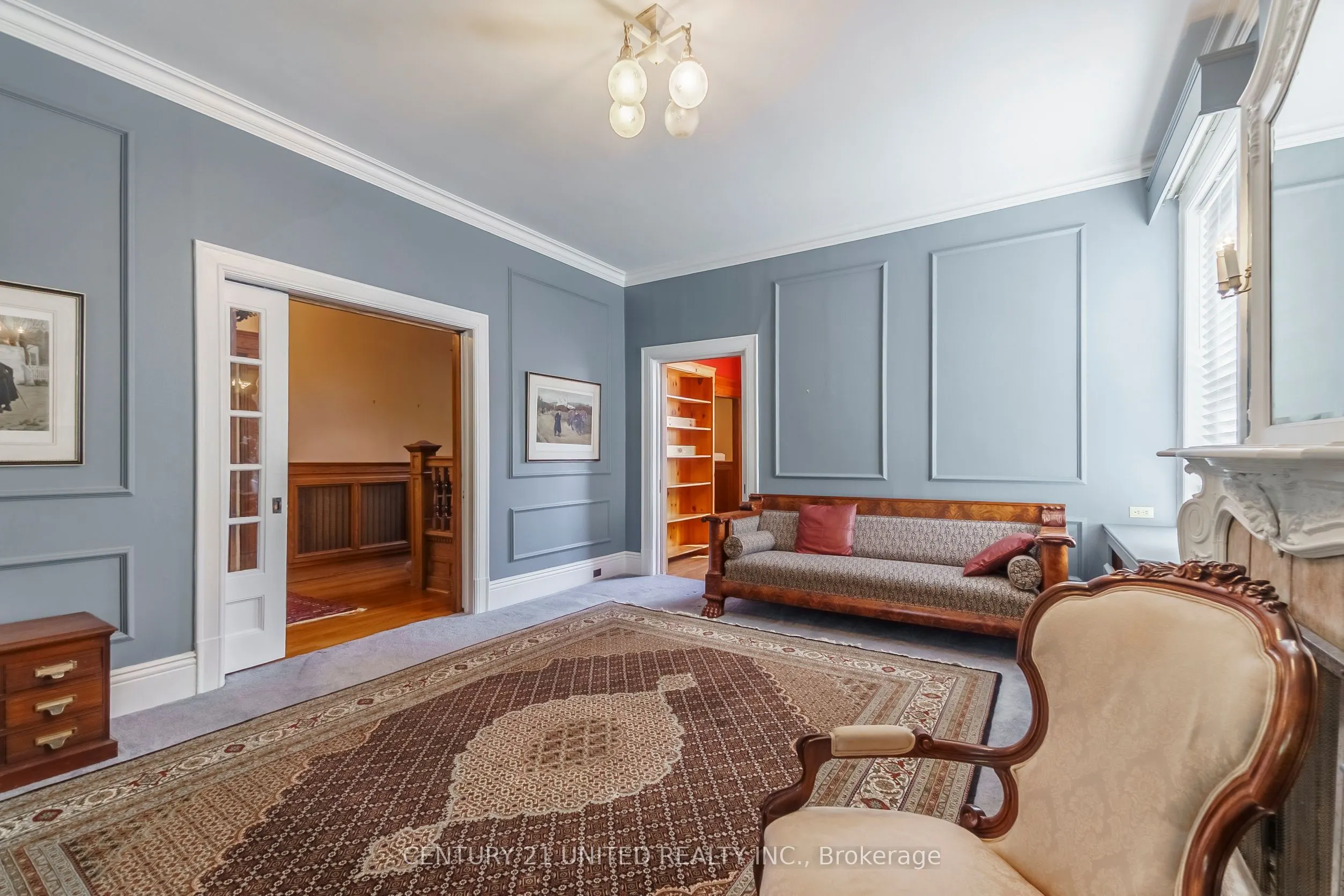 463 Hunter Street W