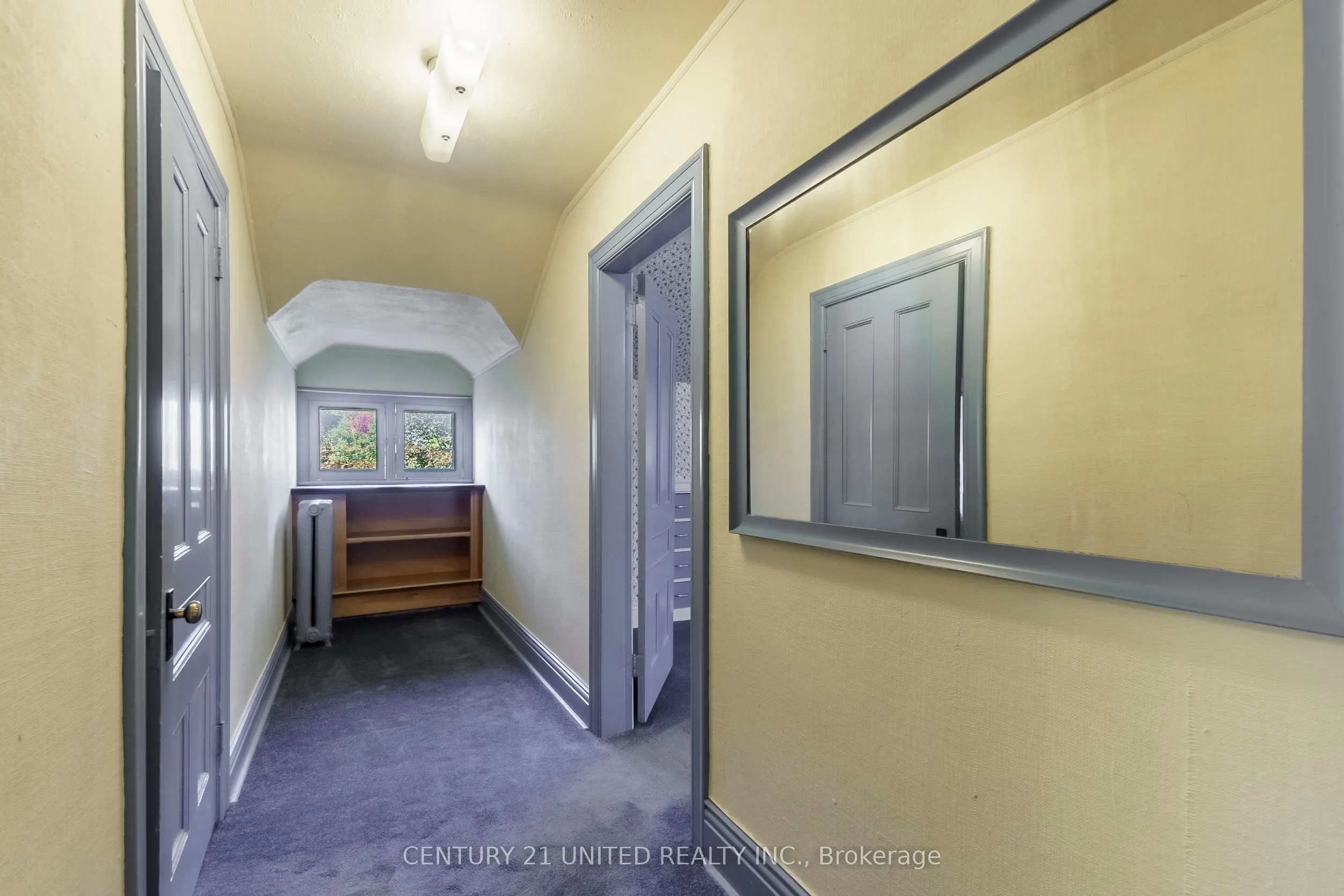463 Hunter Street W
