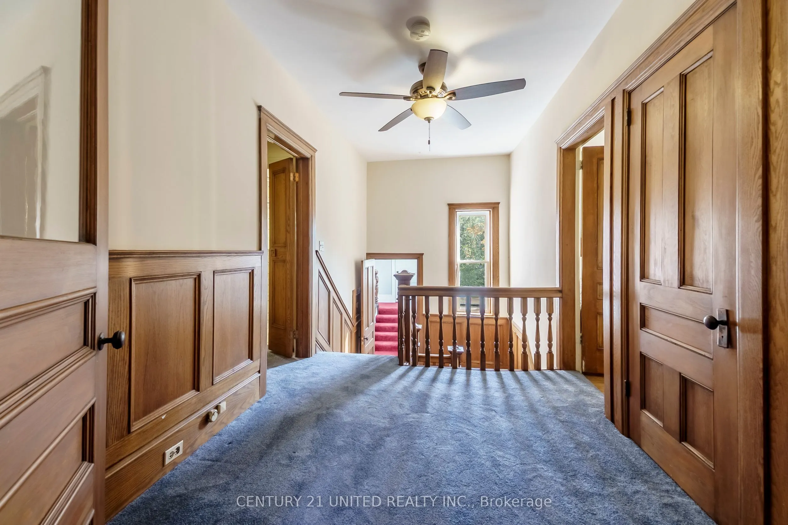 463 Hunter Street W
