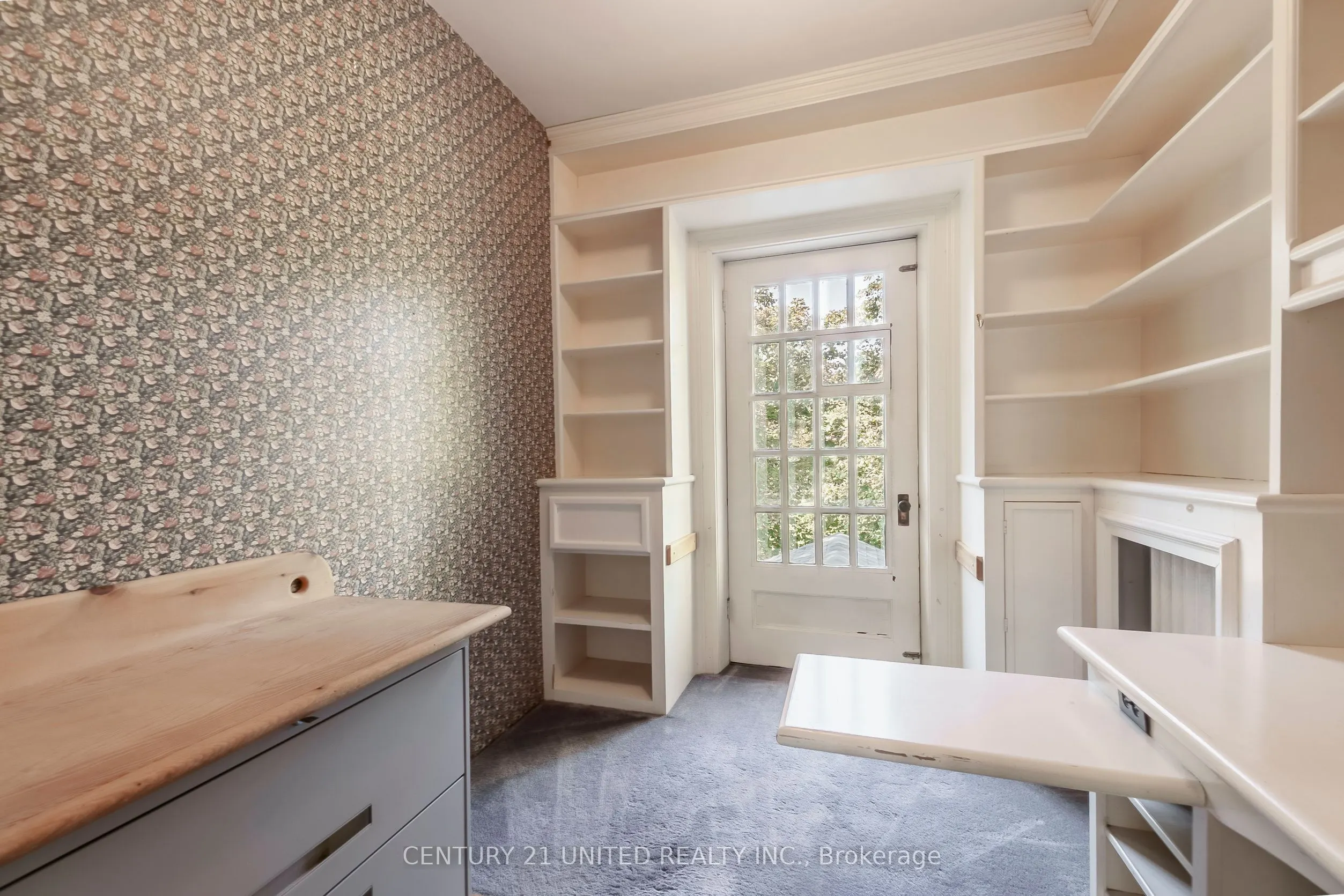 463 Hunter Street W