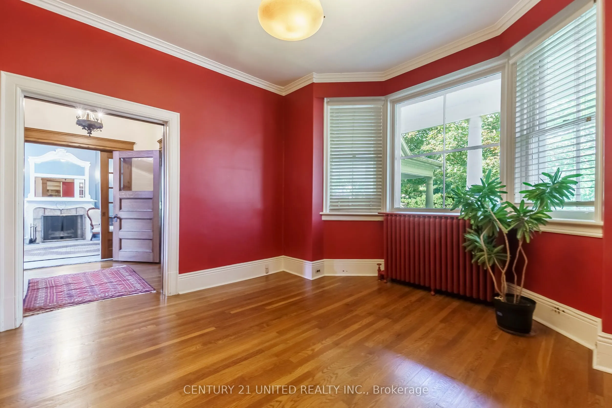 463 Hunter Street W