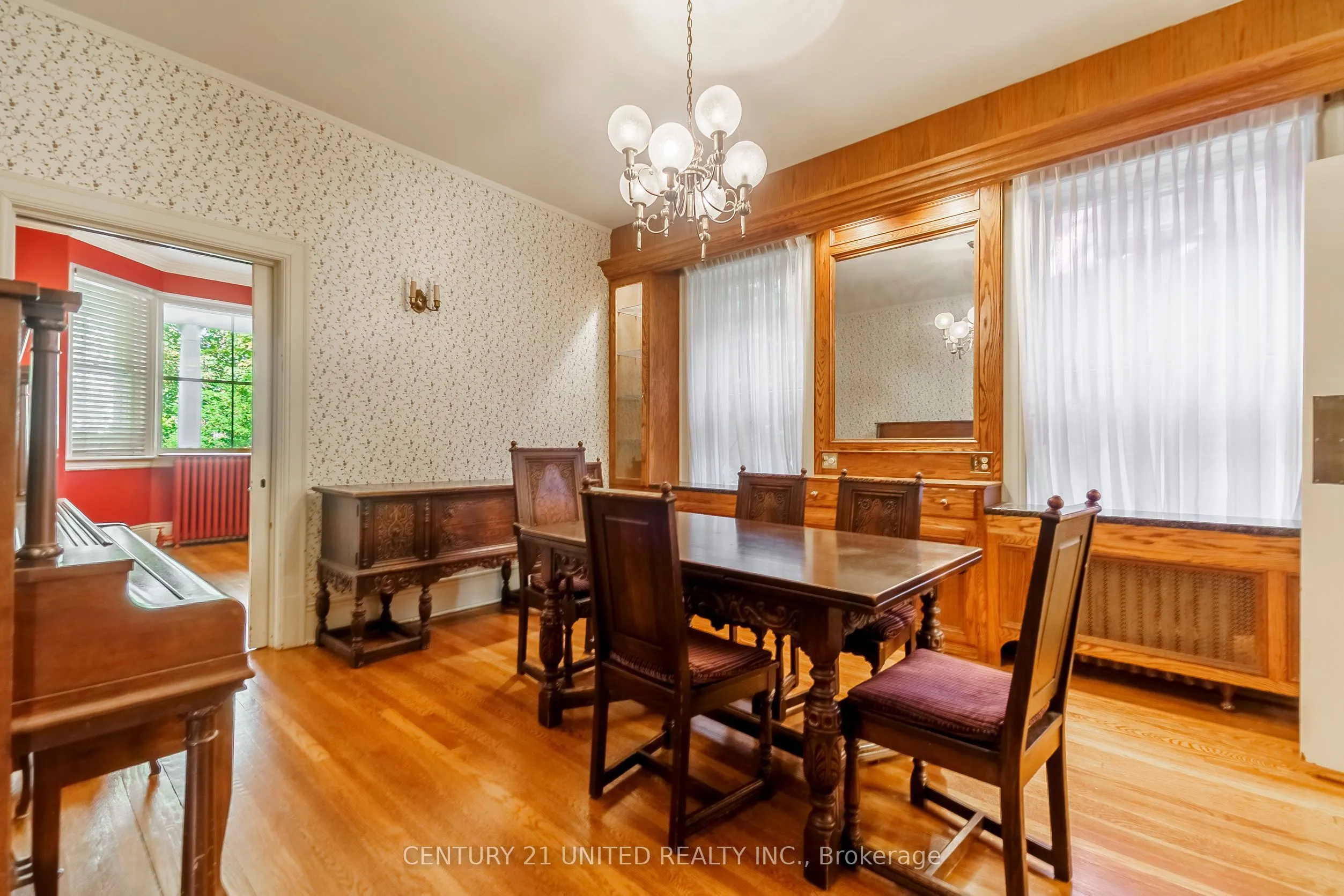 463 Hunter Street W