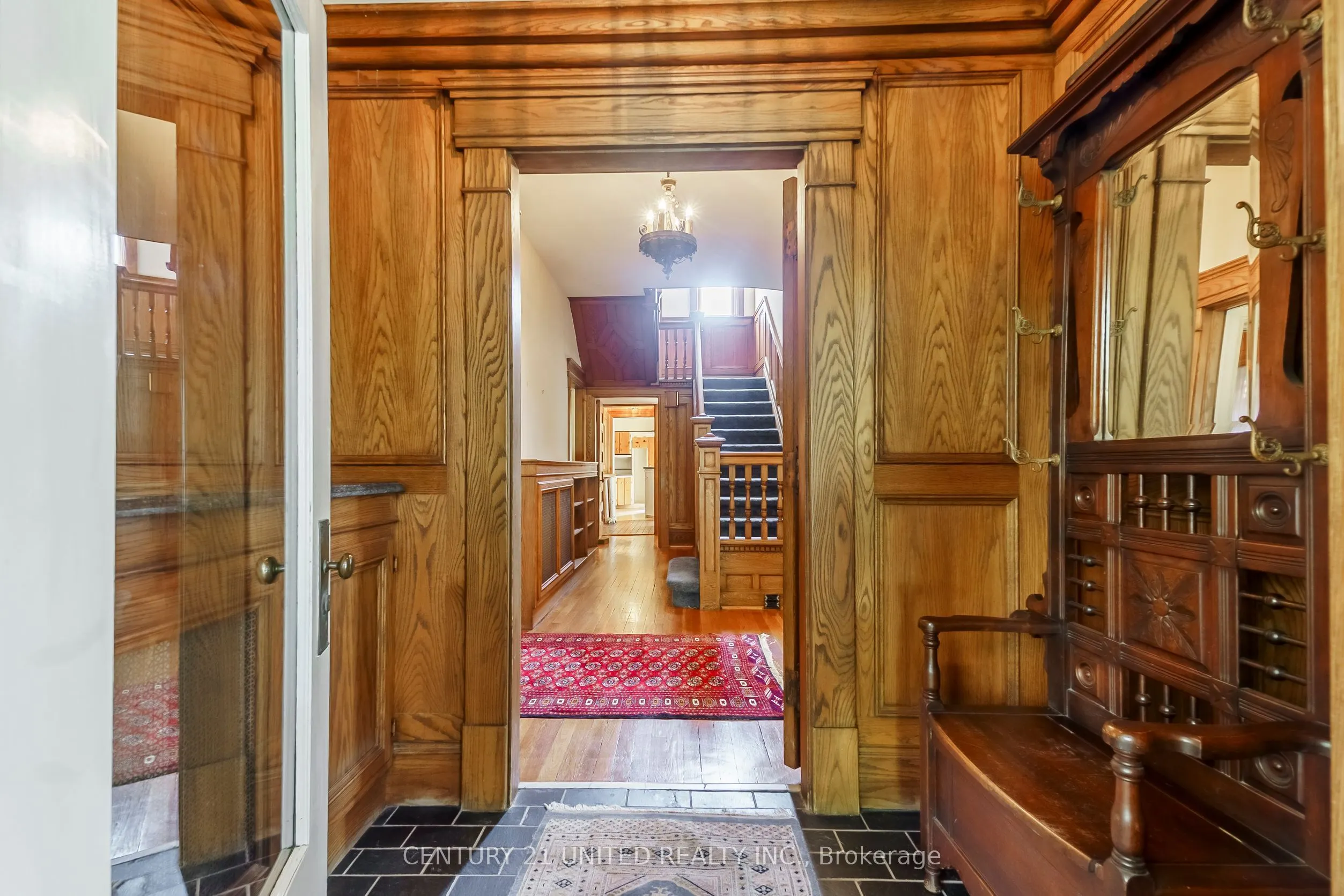 463 Hunter Street W