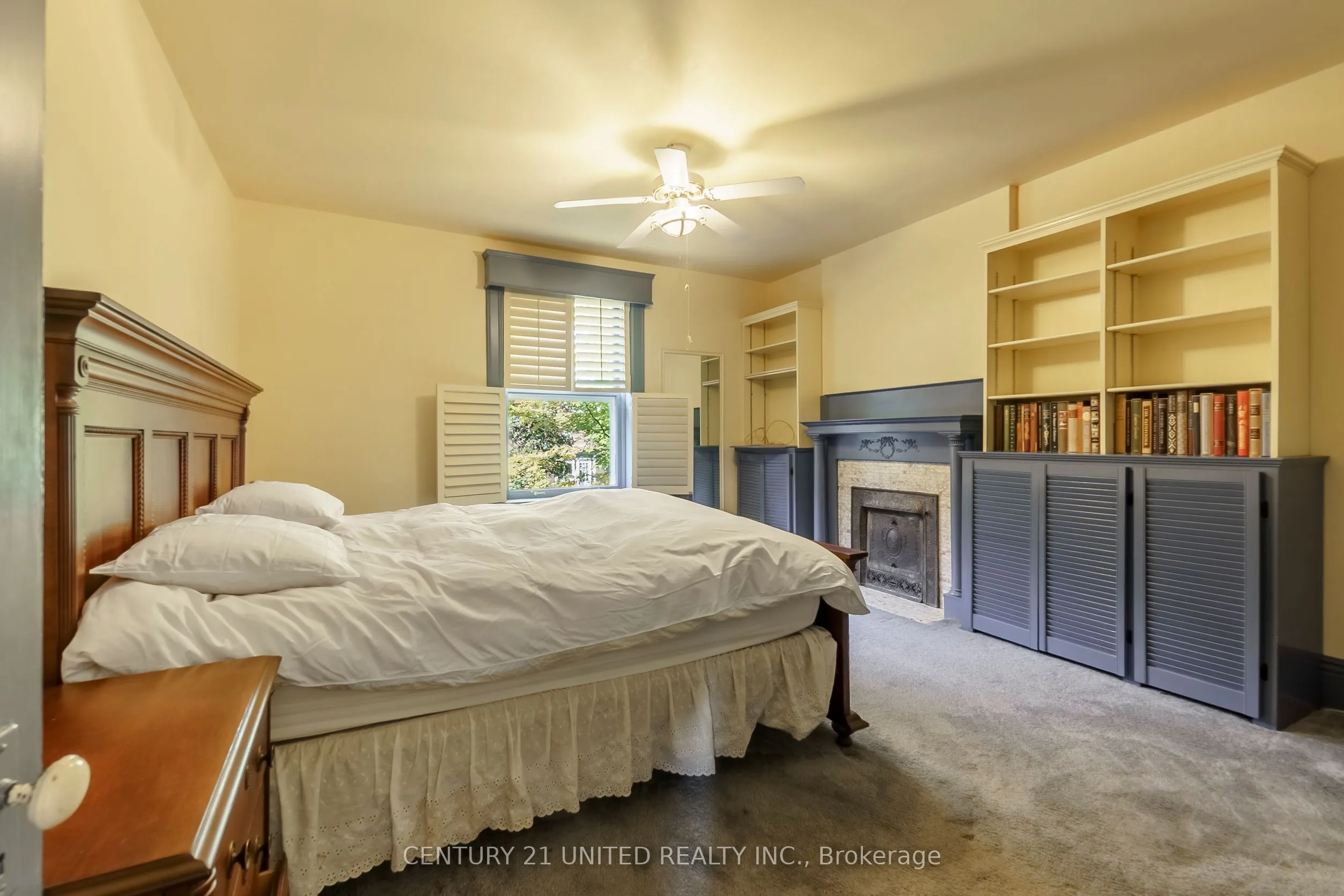 463 Hunter Street W
