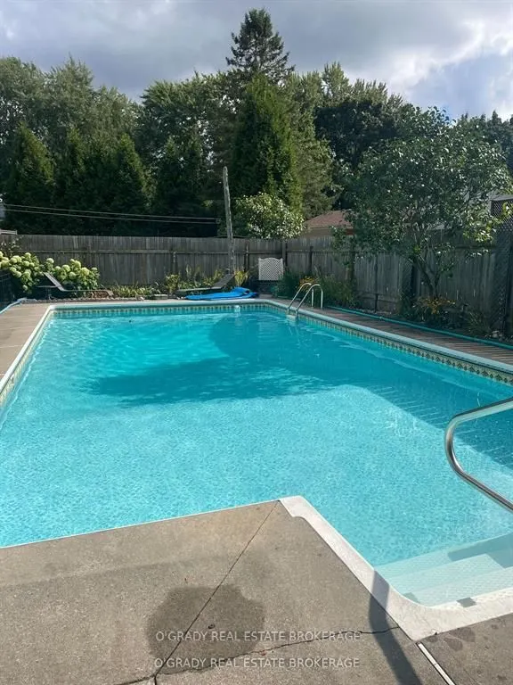47 Meighen Crescent