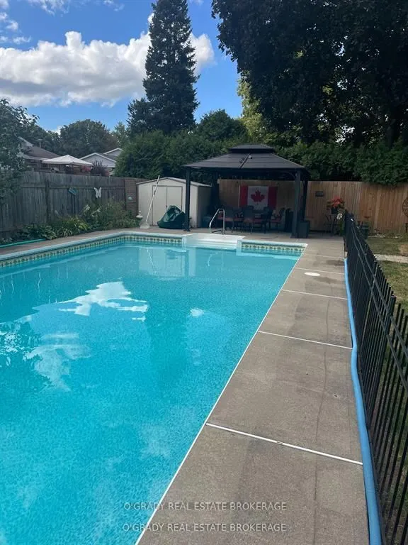 47 Meighen Crescent