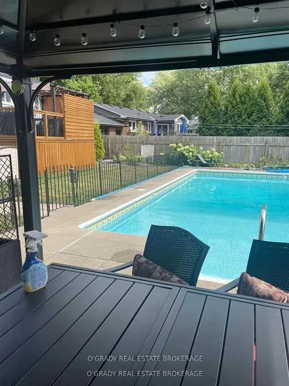 47 Meighen Crescent