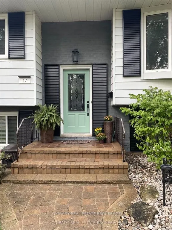 47 Meighen Crescent