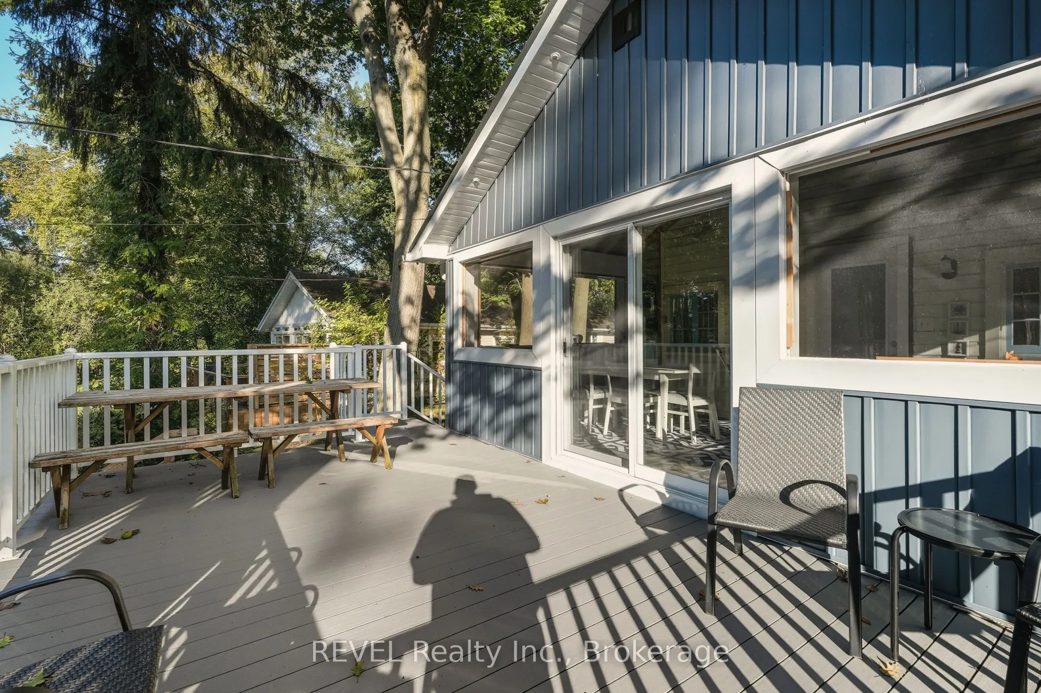 2862 Vimy Road
