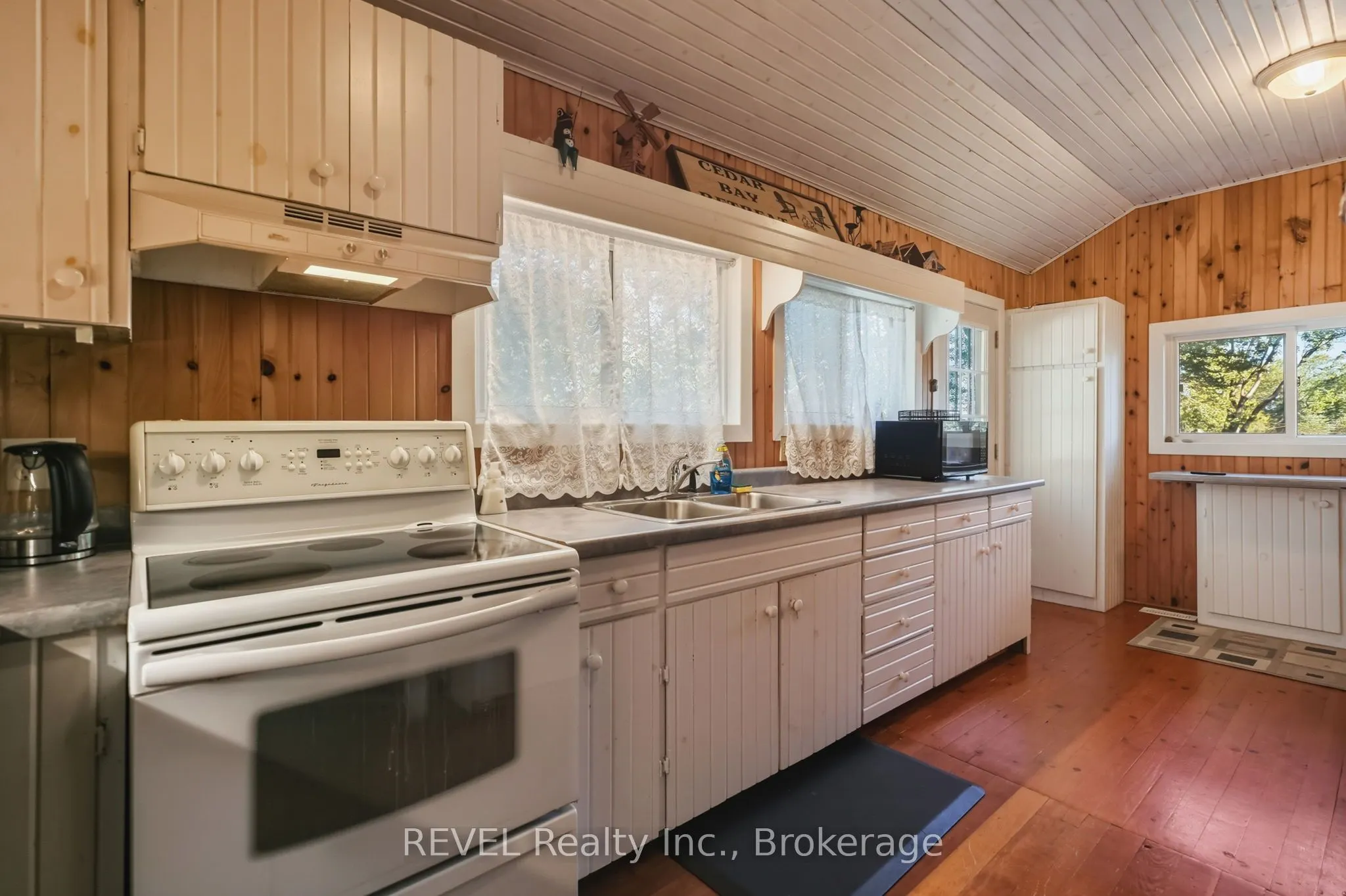 2862 Vimy Road