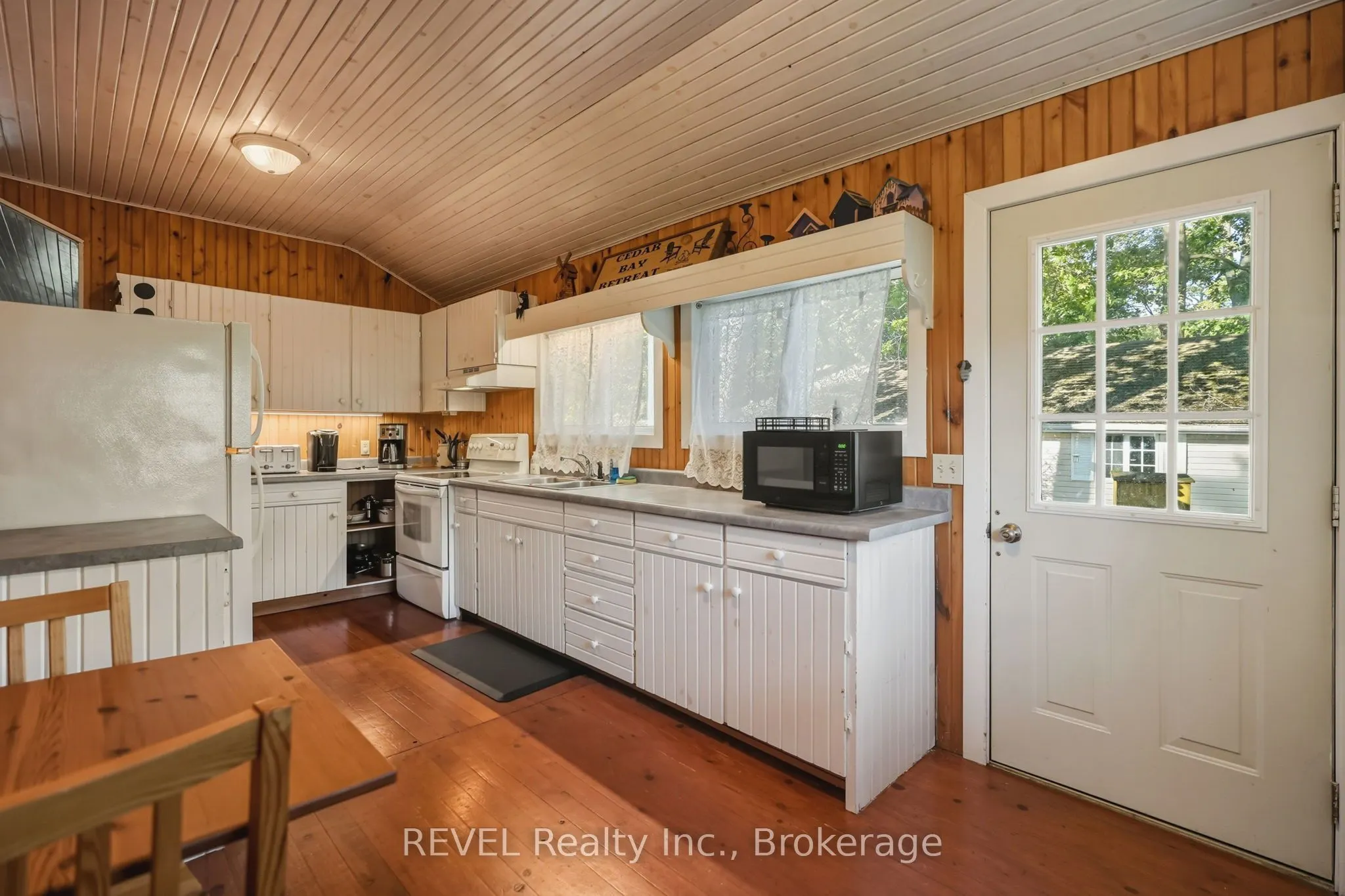 2862 Vimy Road