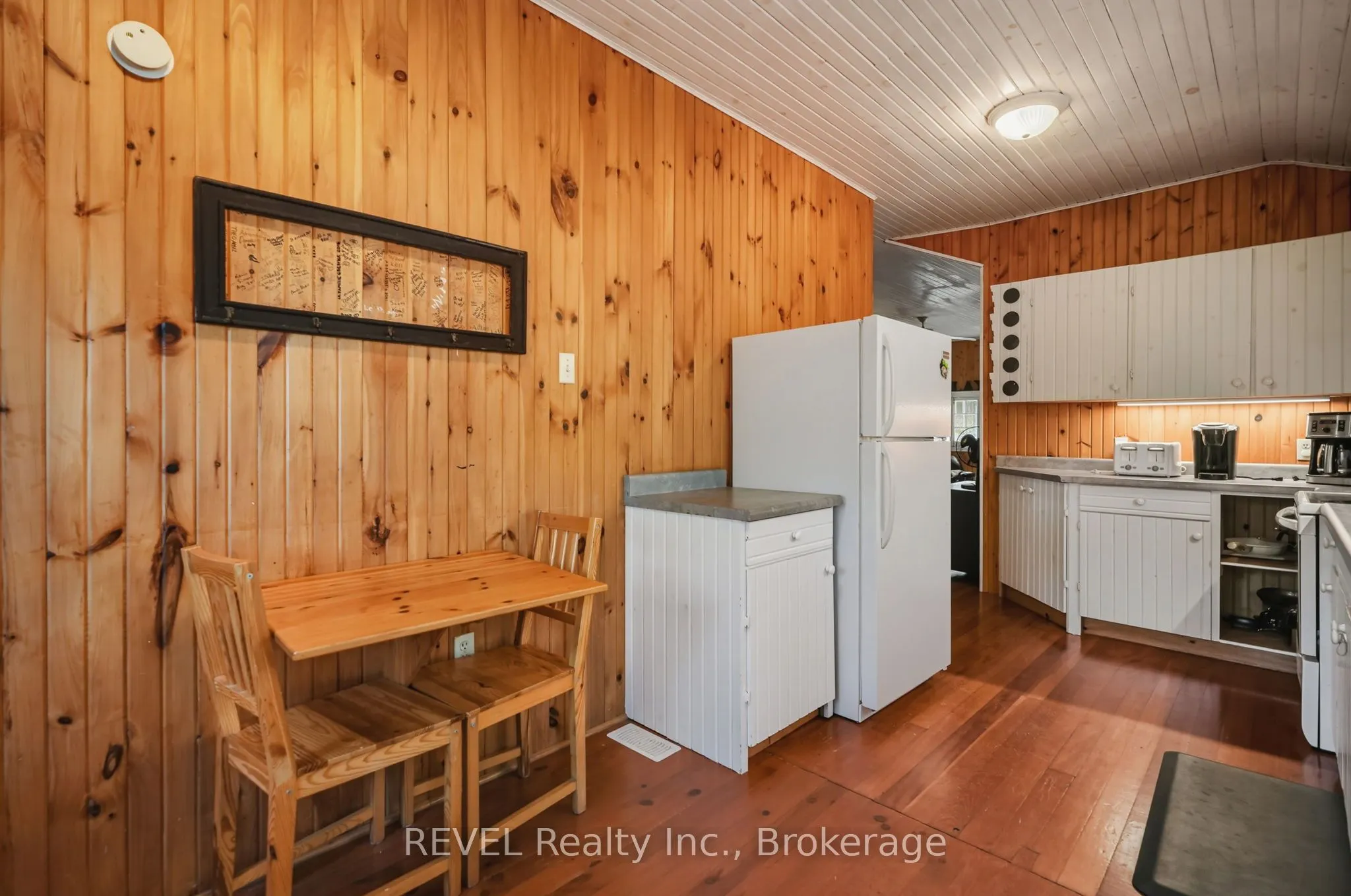 2862 Vimy Road