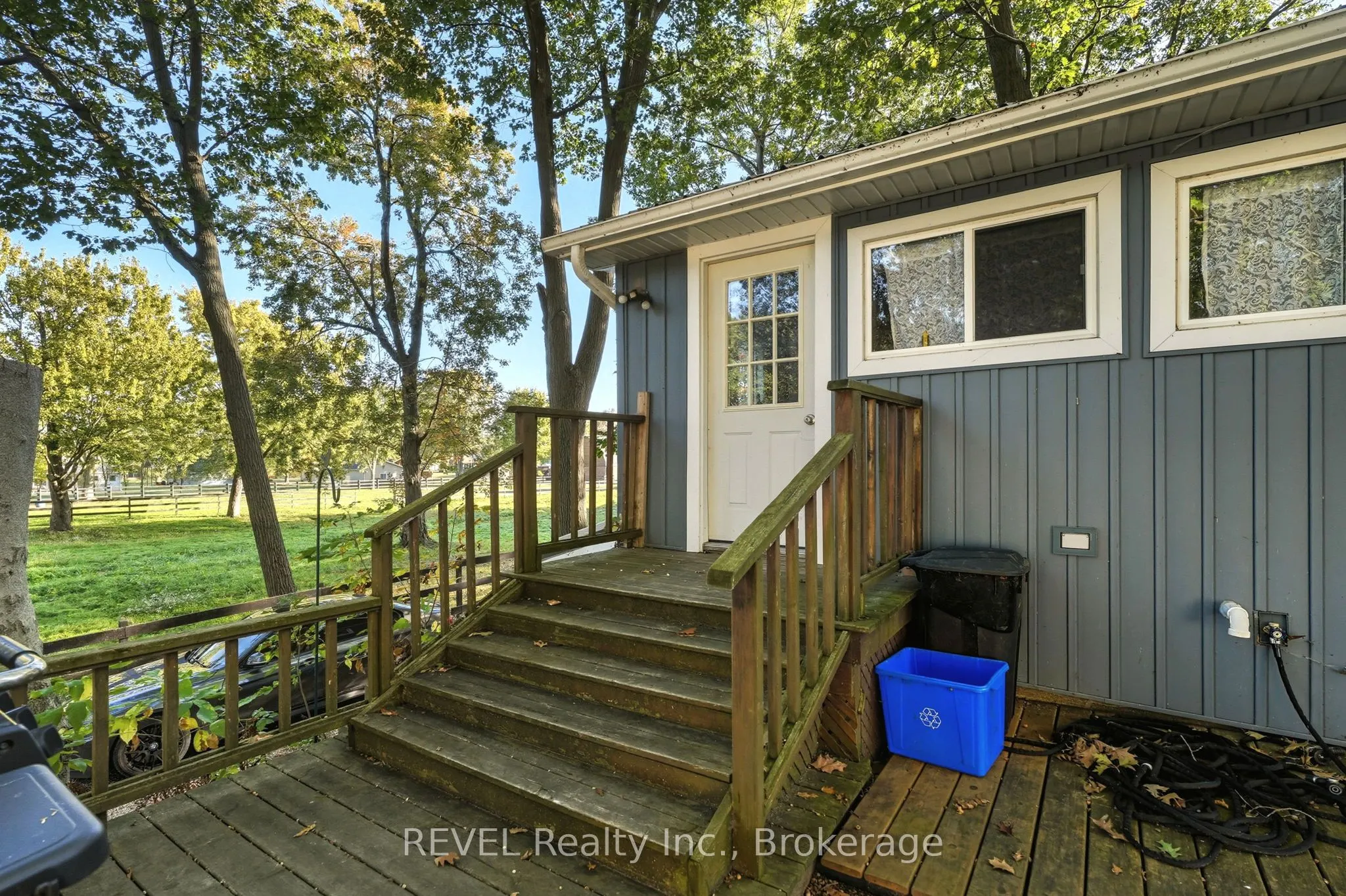 2862 Vimy Road