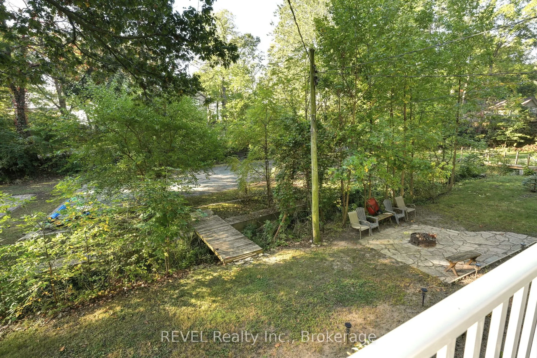 2862 Vimy Road