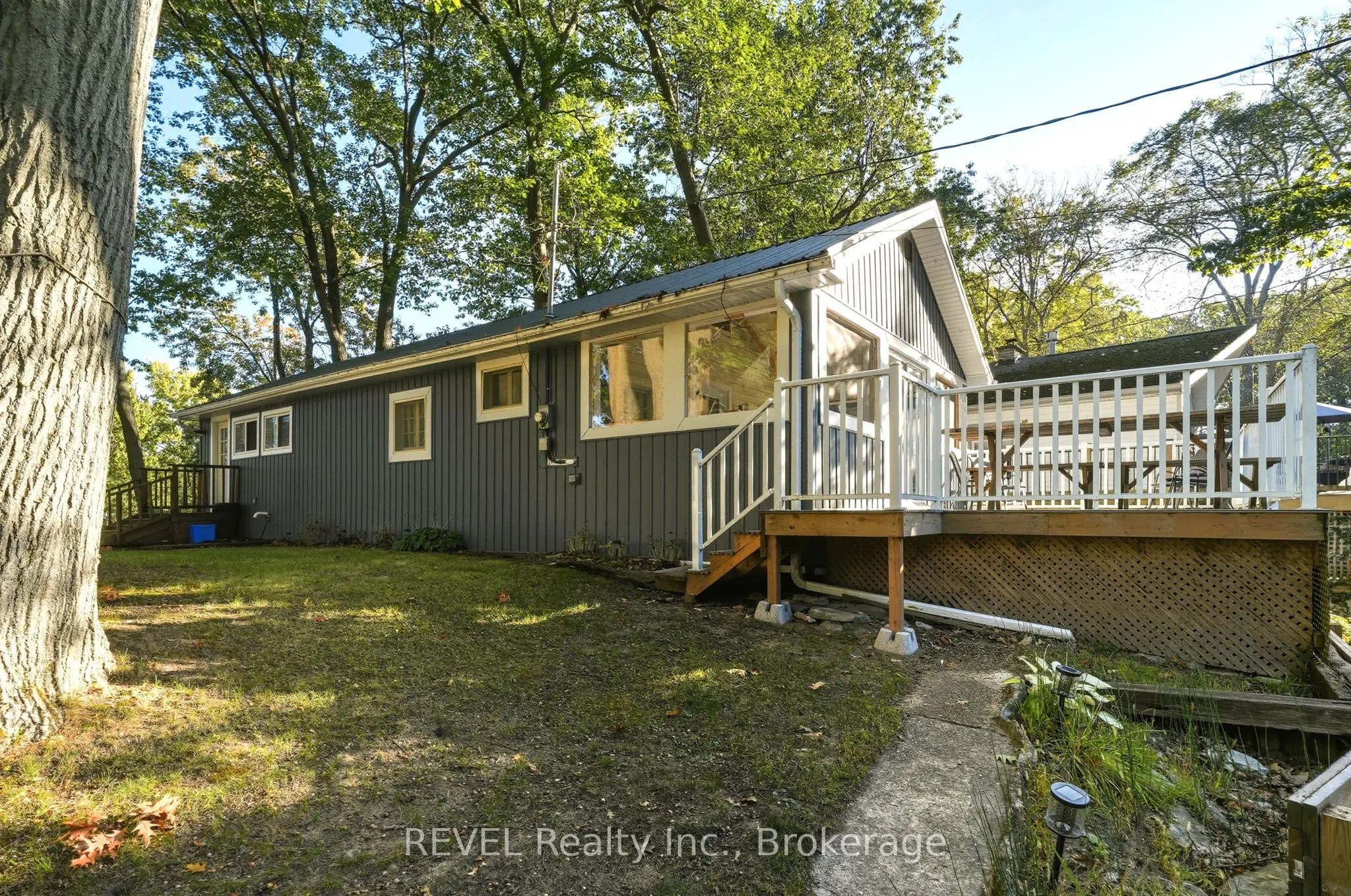 2862 Vimy Road
