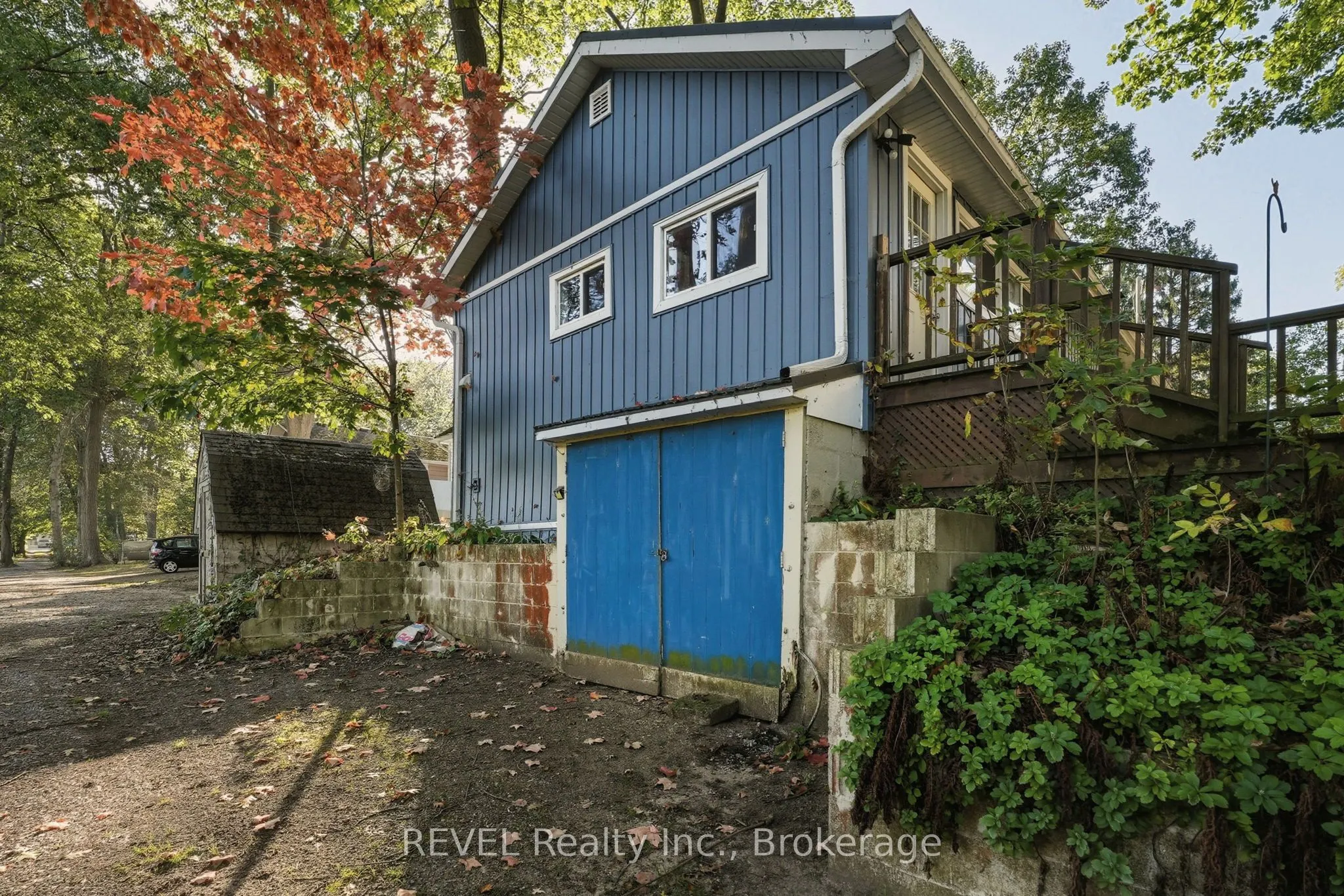 2862 Vimy Road