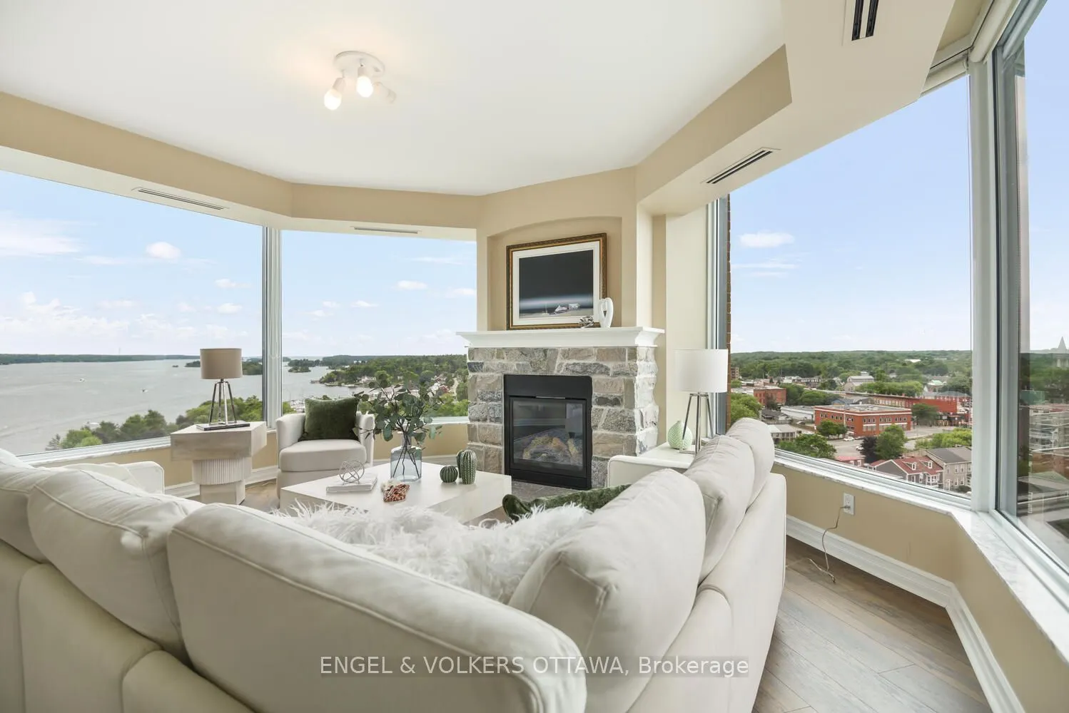 15 St Andrew Street, #1504