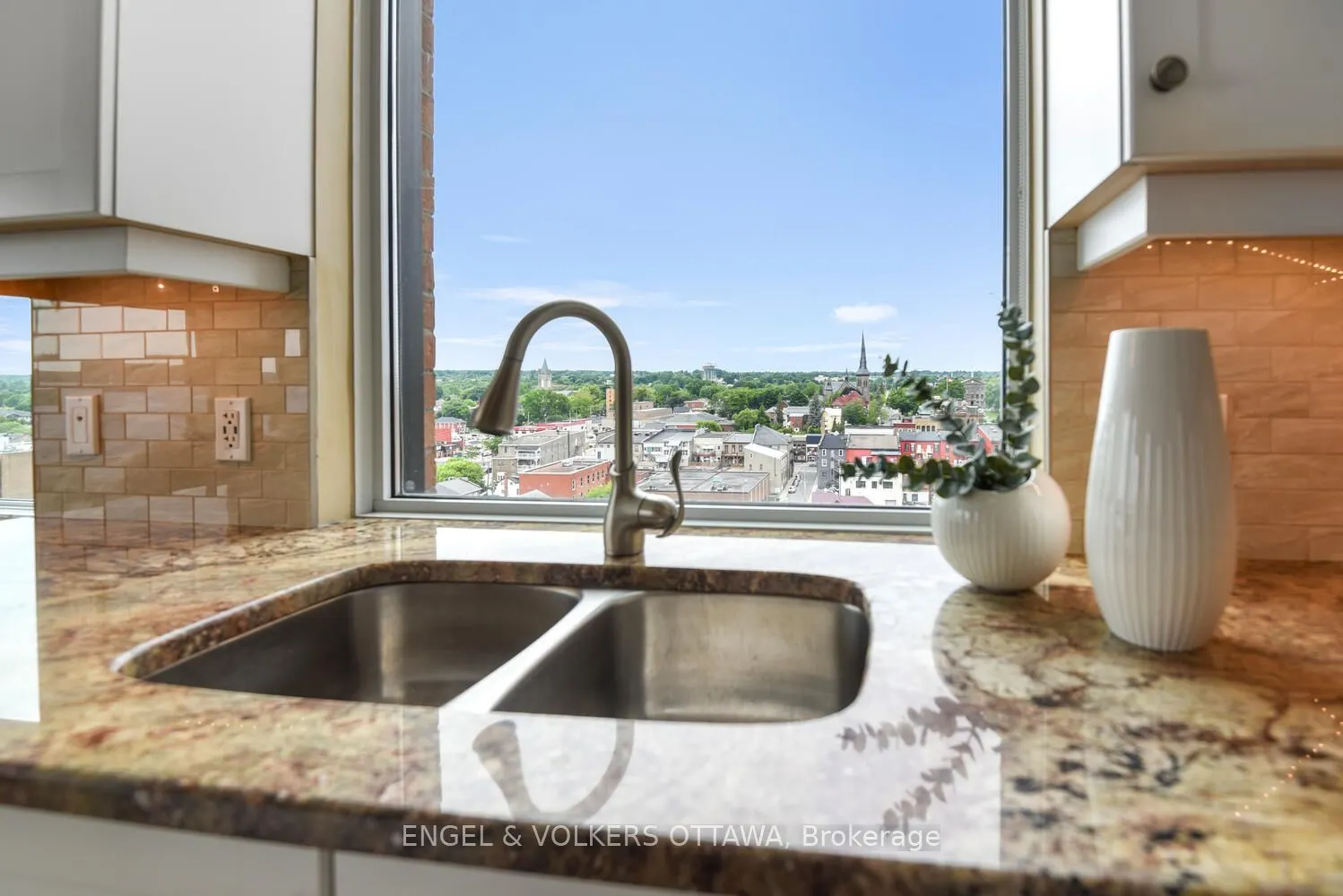 15 St Andrew Street, #1504