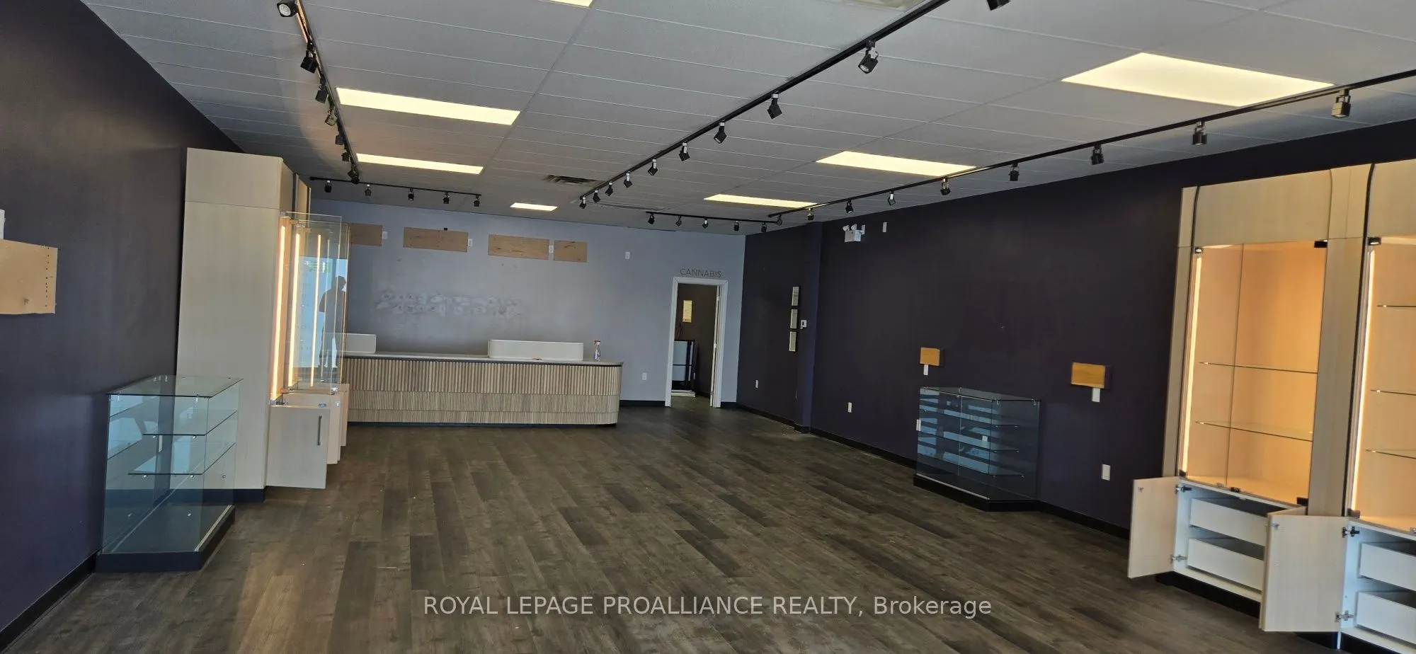 48 Dundas Street W, #Unit 4