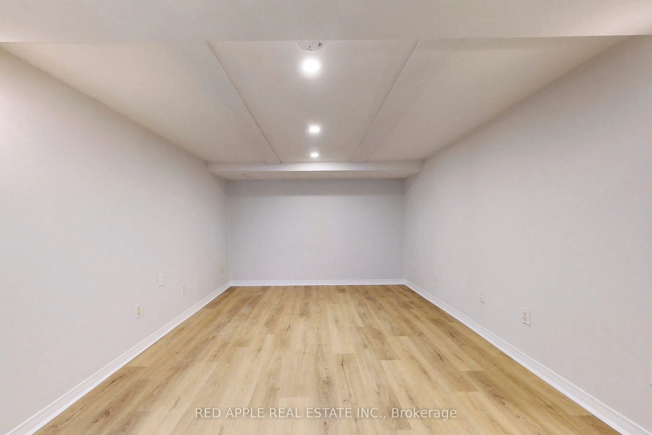 76 West 1st Street, #Lower Level