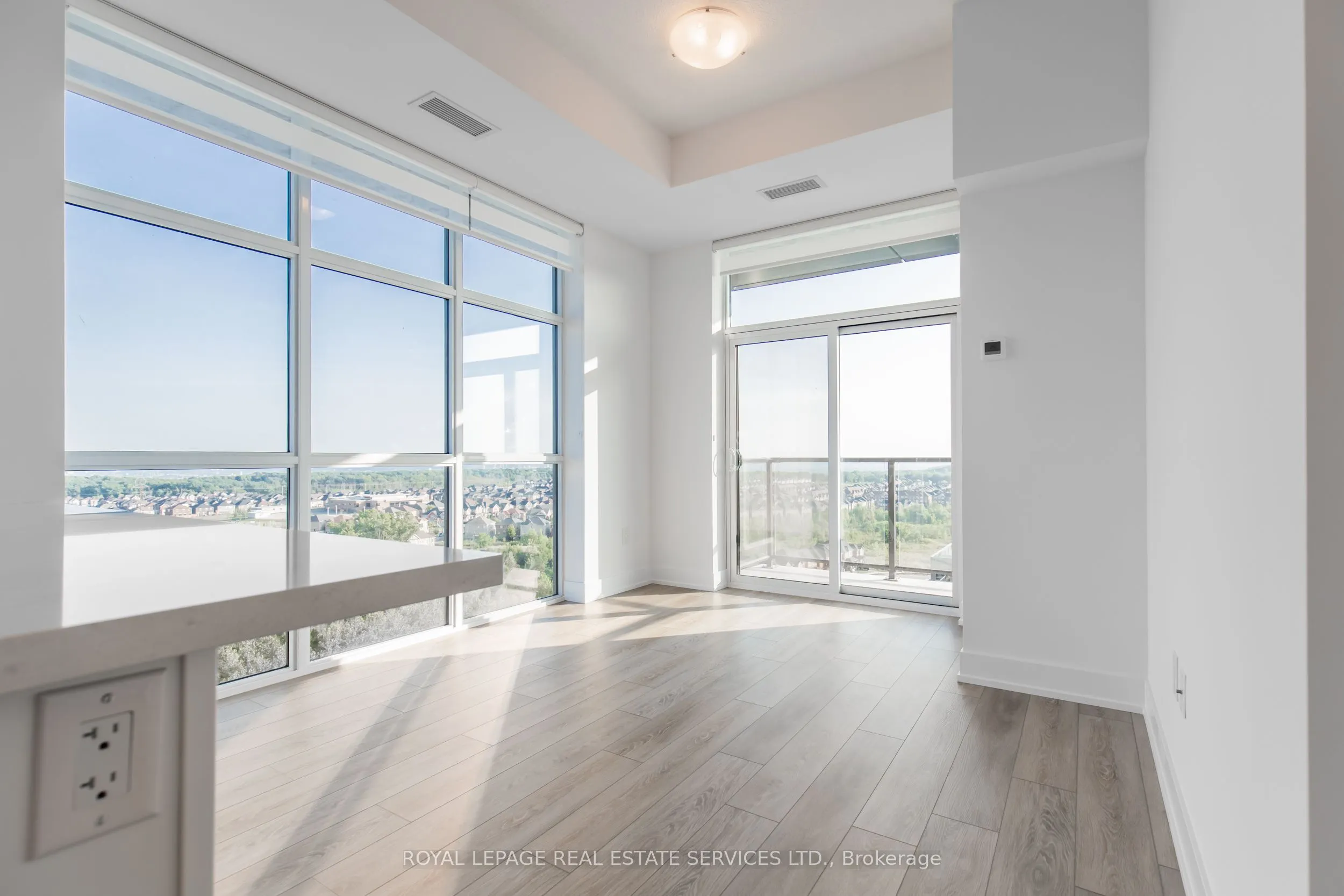 470 DUNDAS Street E, #1211