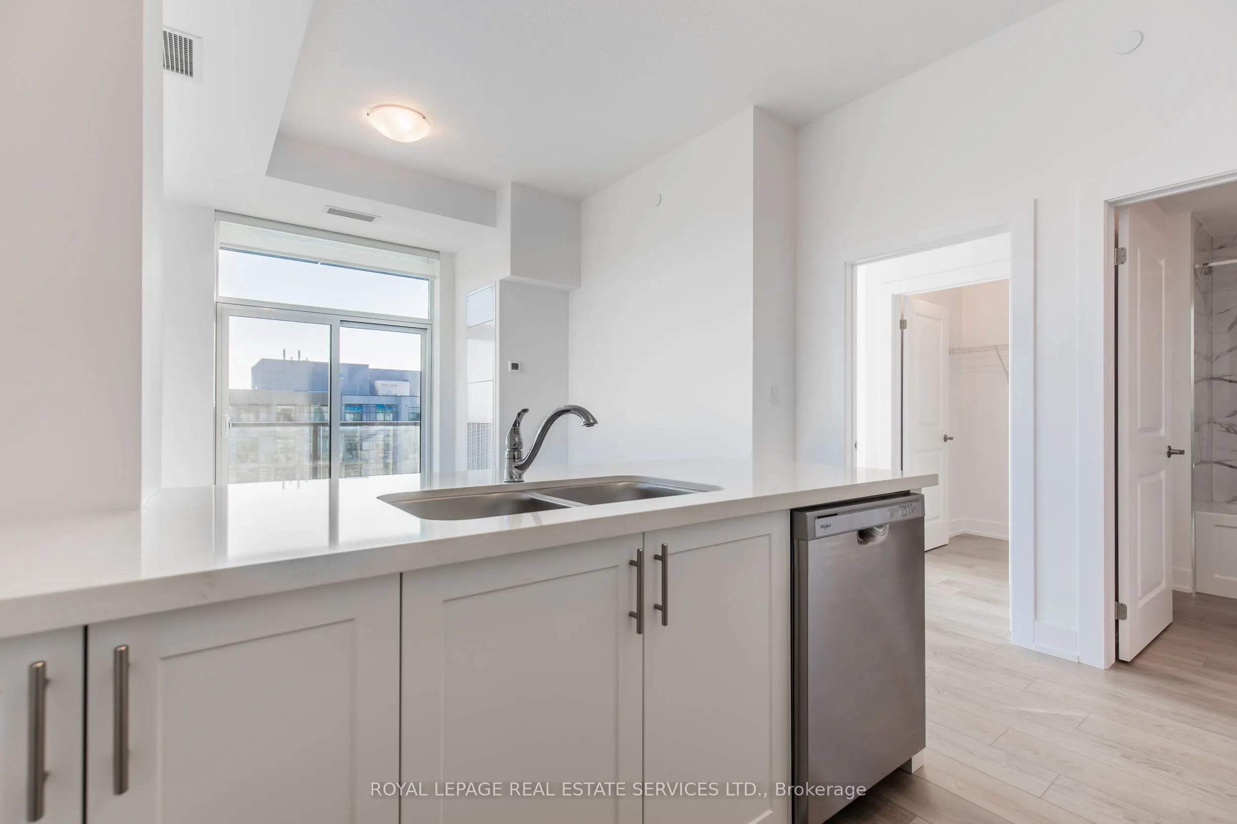 470 DUNDAS Street E, #1211