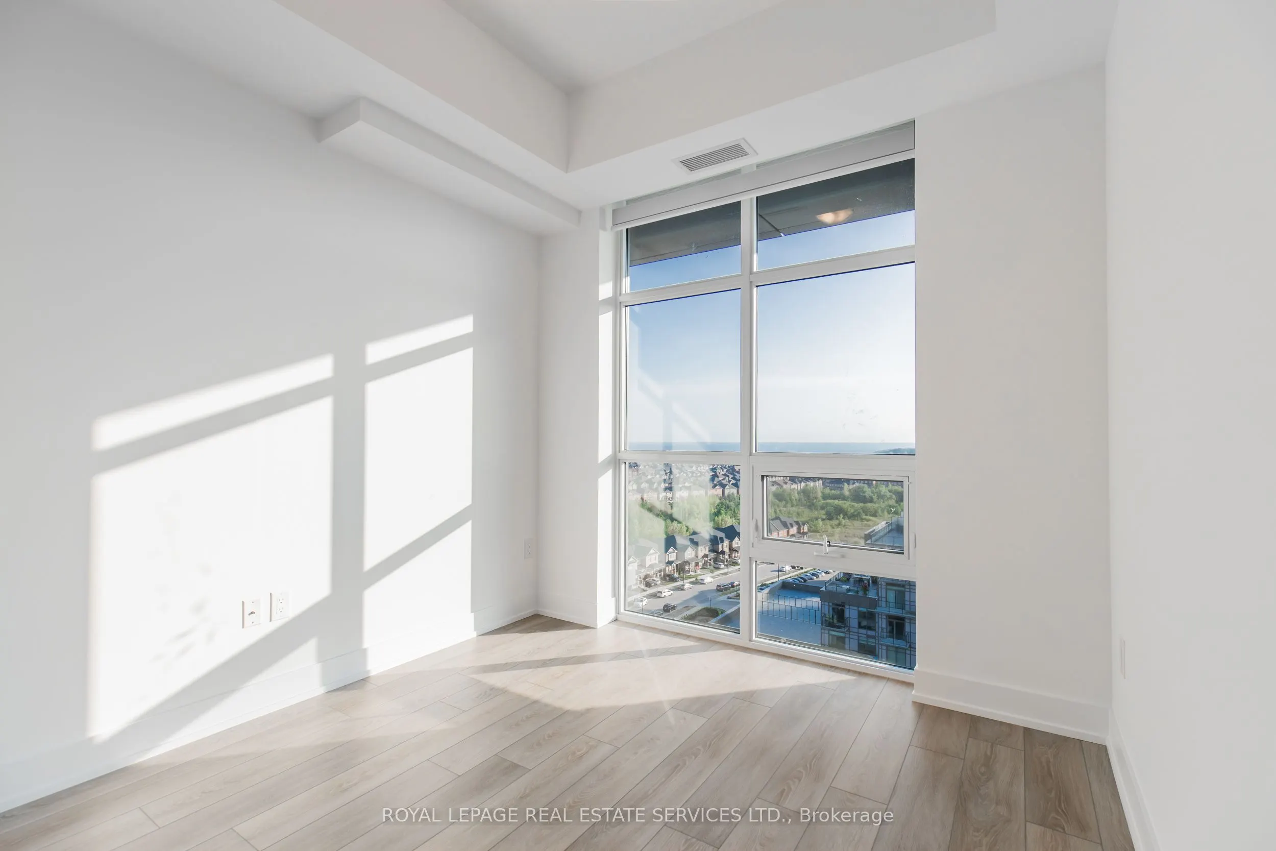 470 DUNDAS Street E, #1211