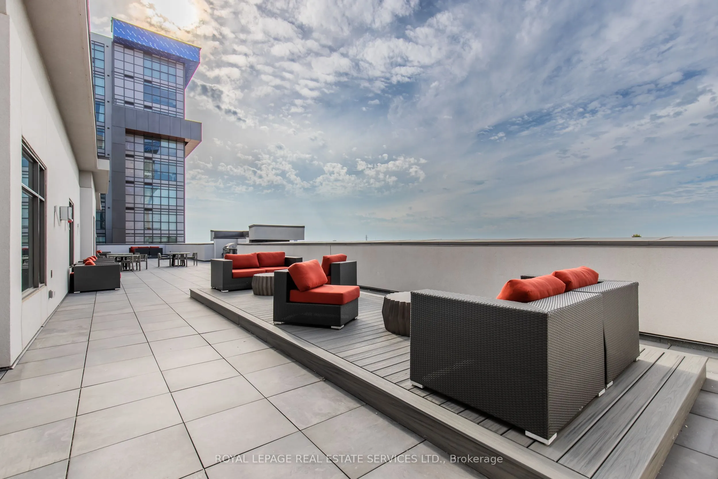 470 DUNDAS Street E, #1211