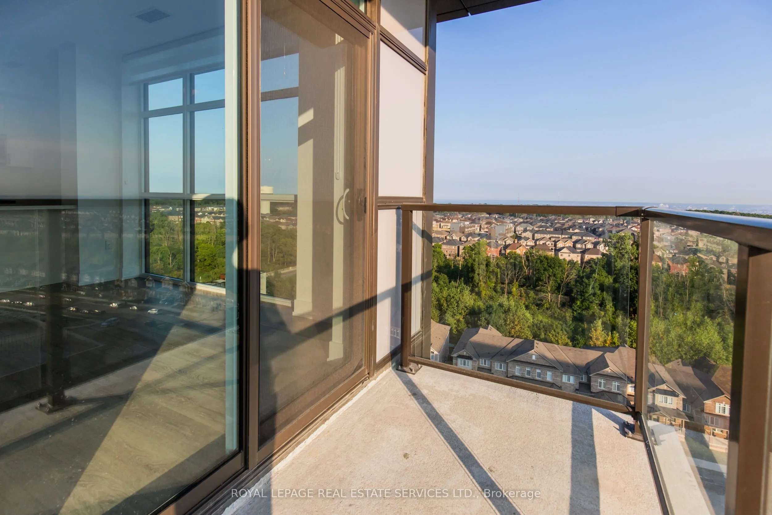 470 DUNDAS Street E, #1211