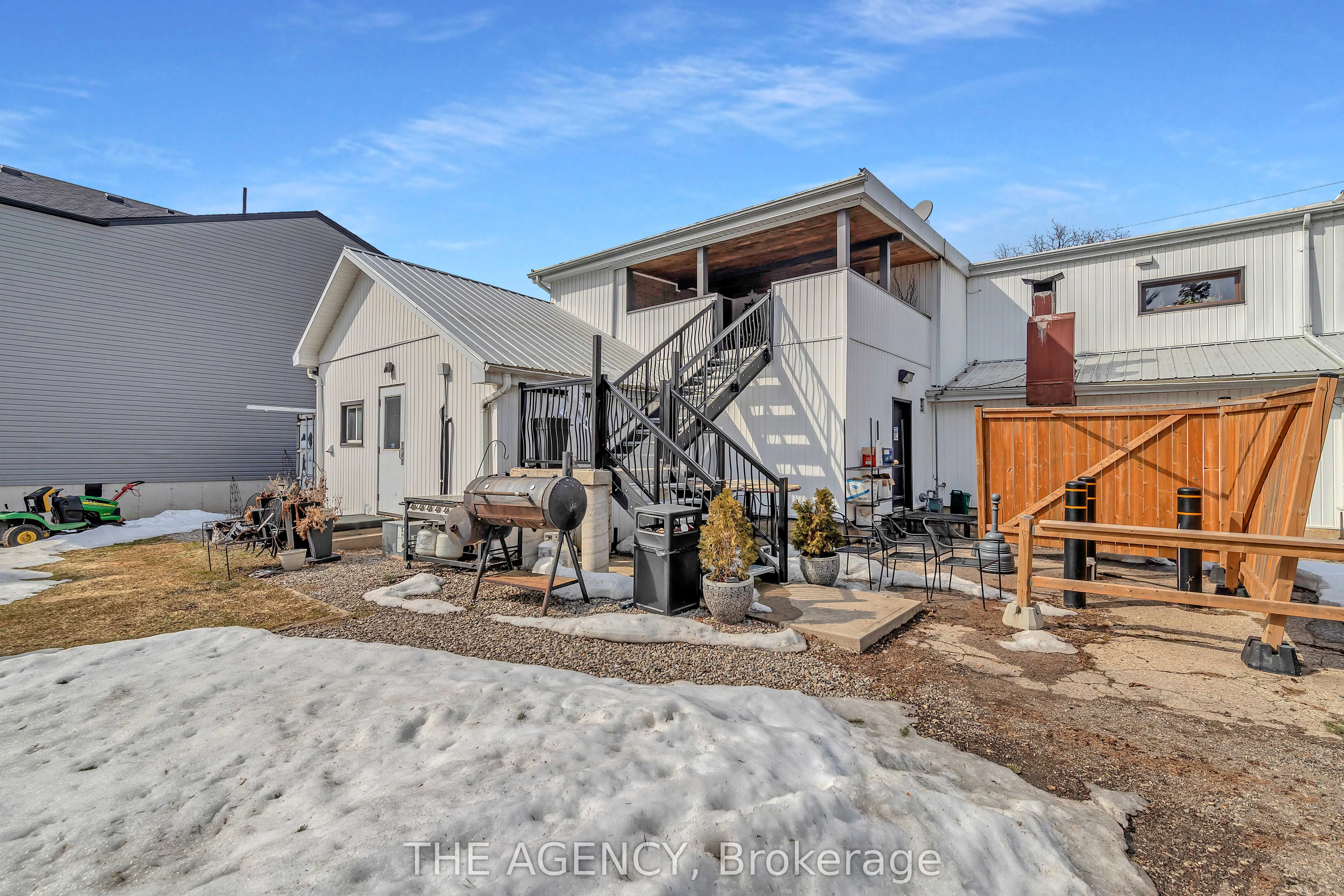3215 Roseville Road