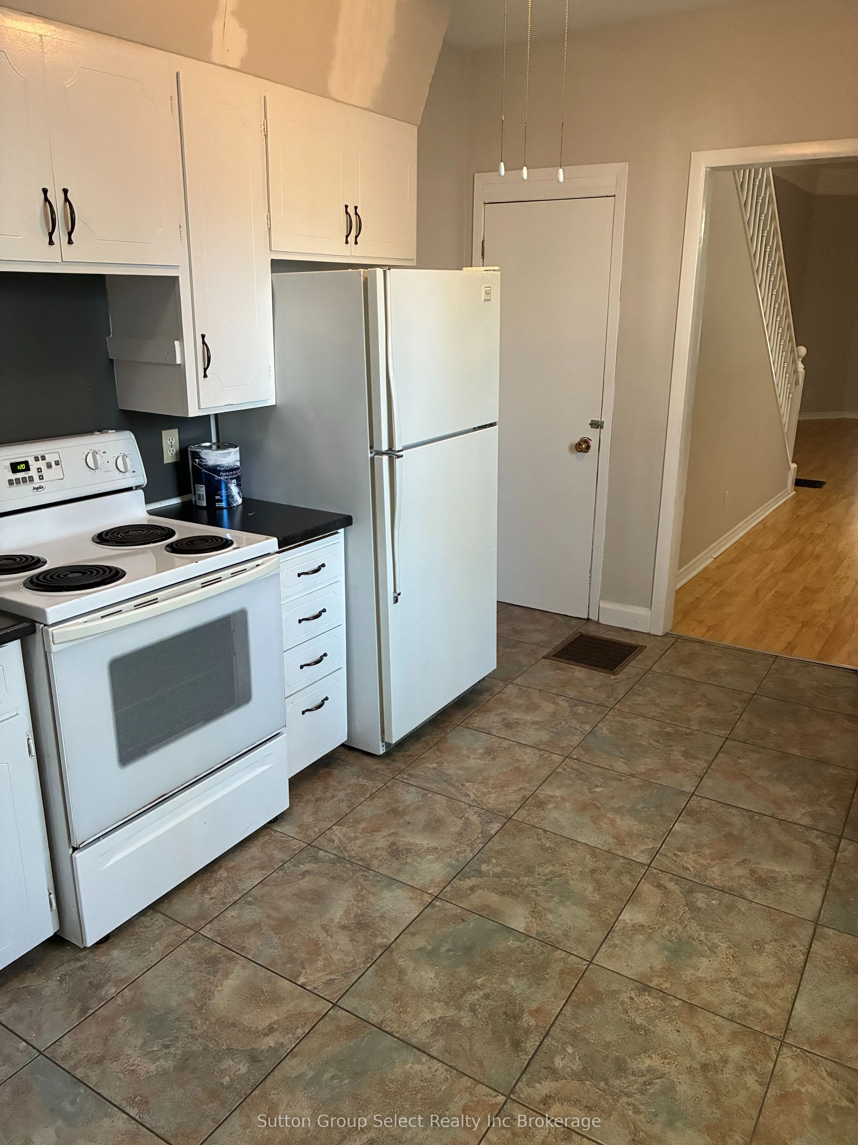 60 Wellington Street N