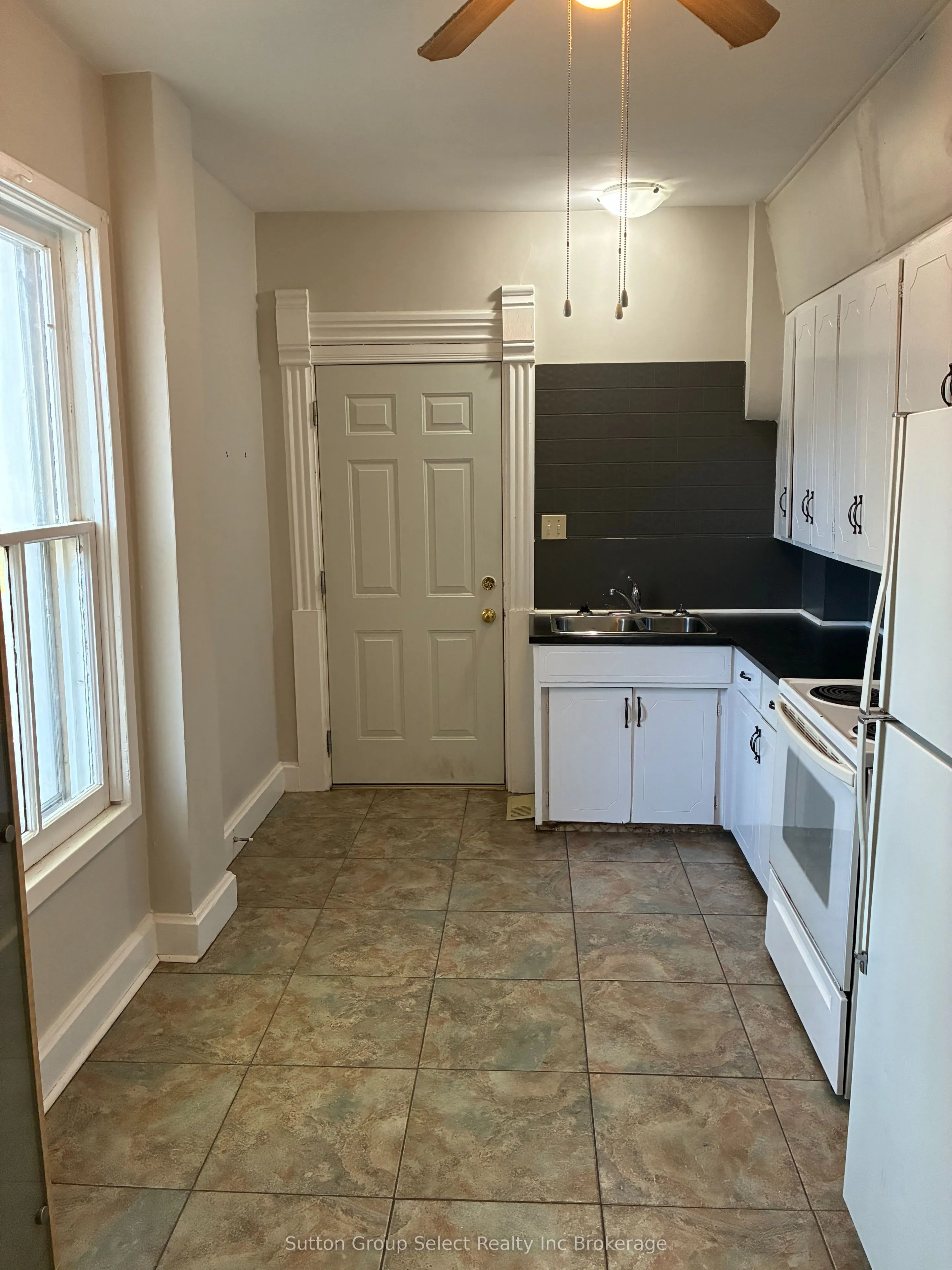 60 Wellington Street N