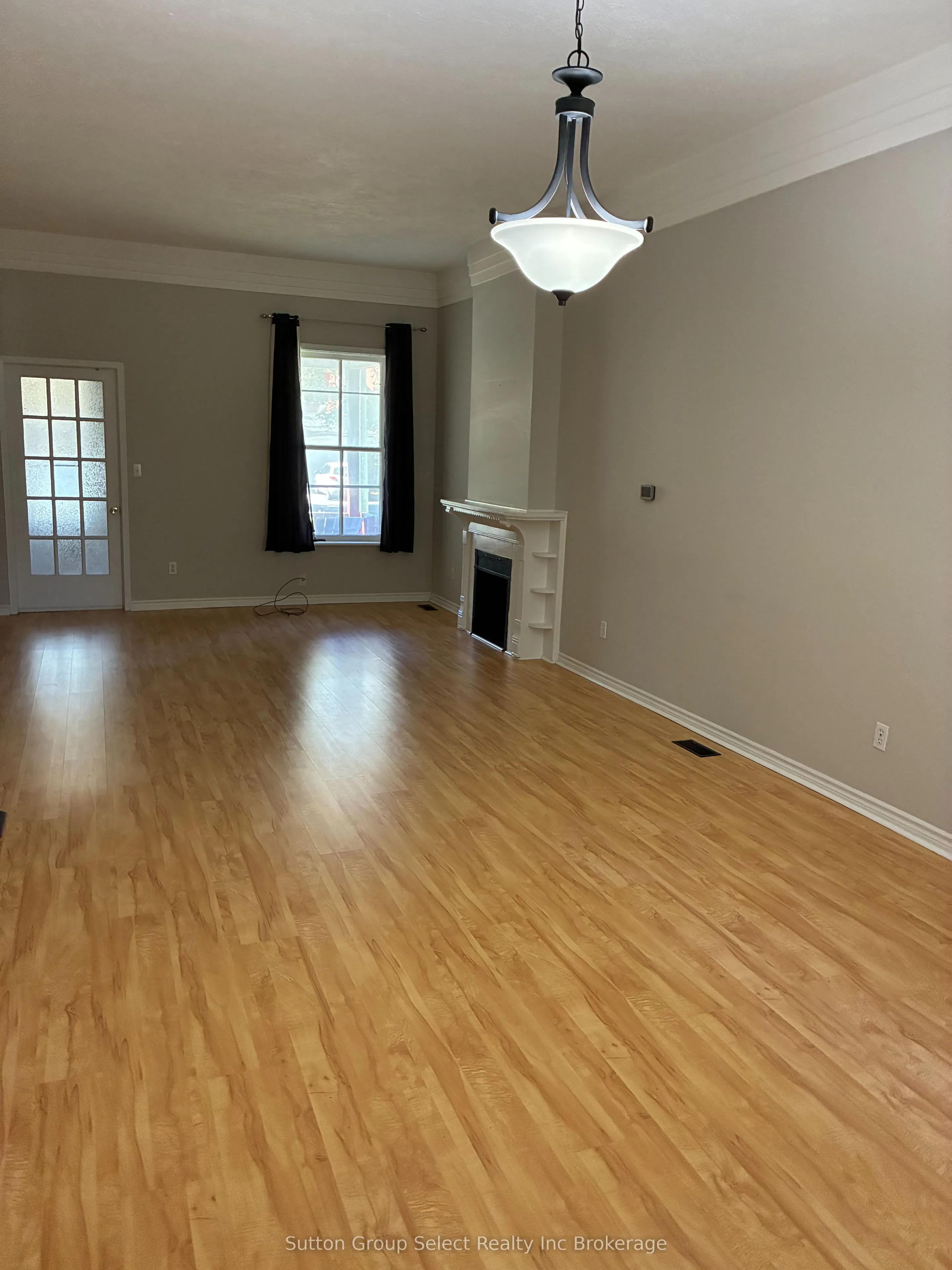 60 Wellington Street N