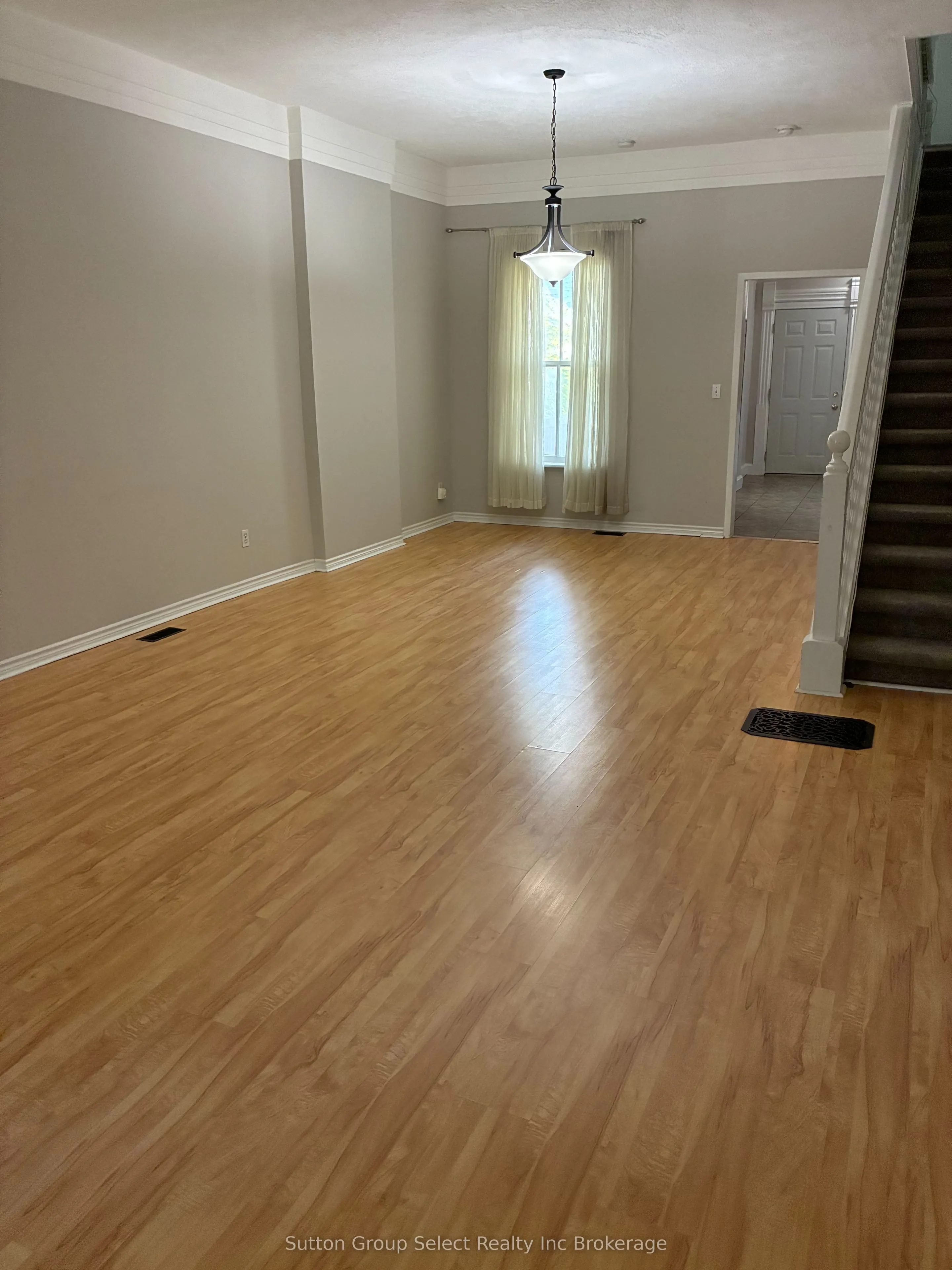 60 Wellington Street N