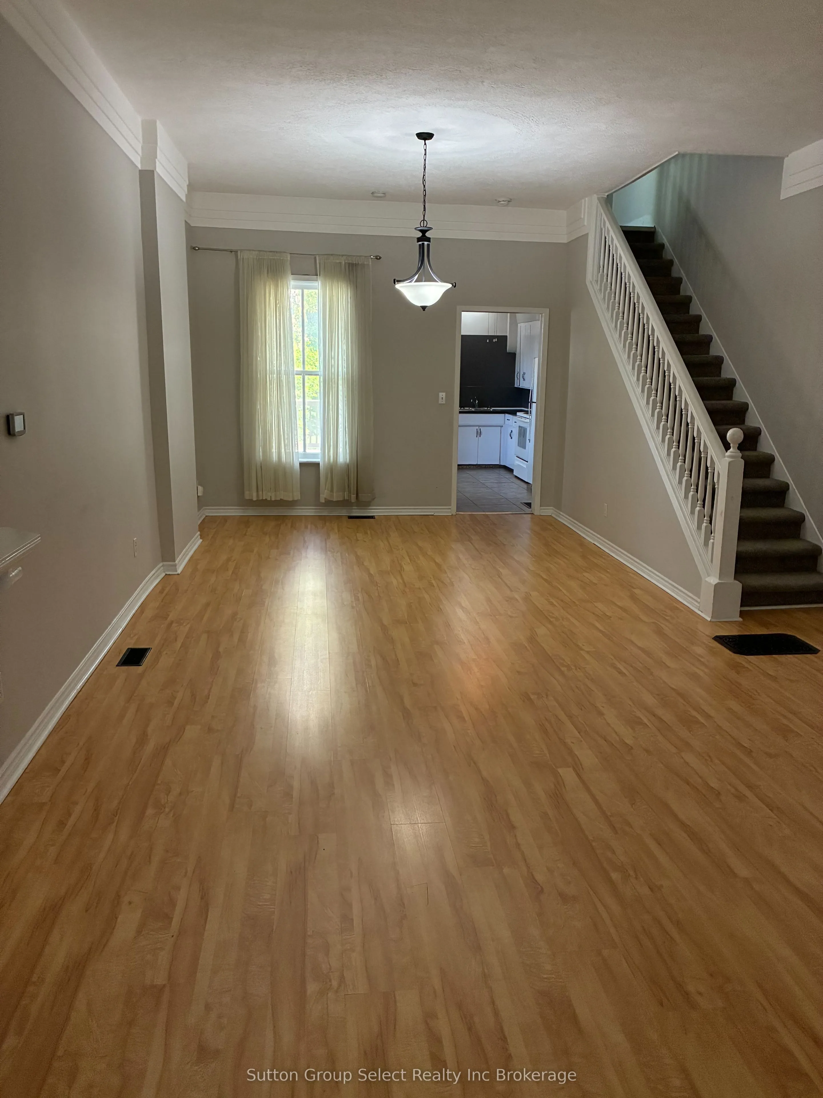 60 Wellington Street N