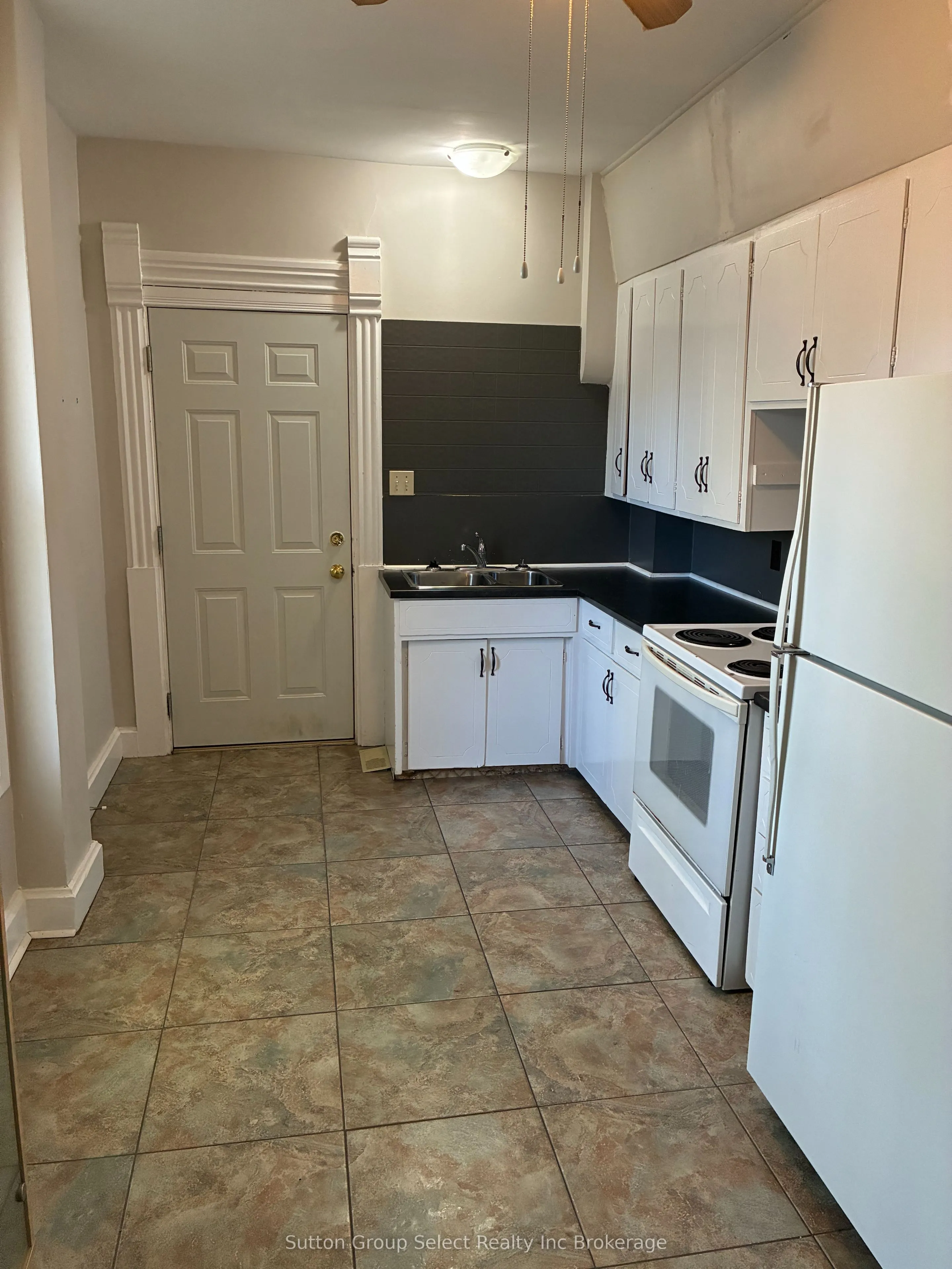 60 Wellington Street N