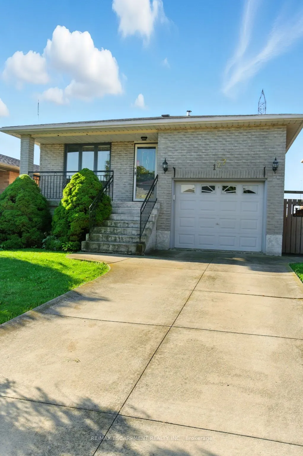 127 Beaverbrook Avenue