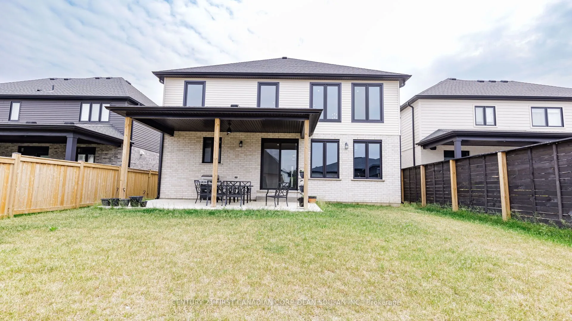 4079 Sugarmaple Crossing