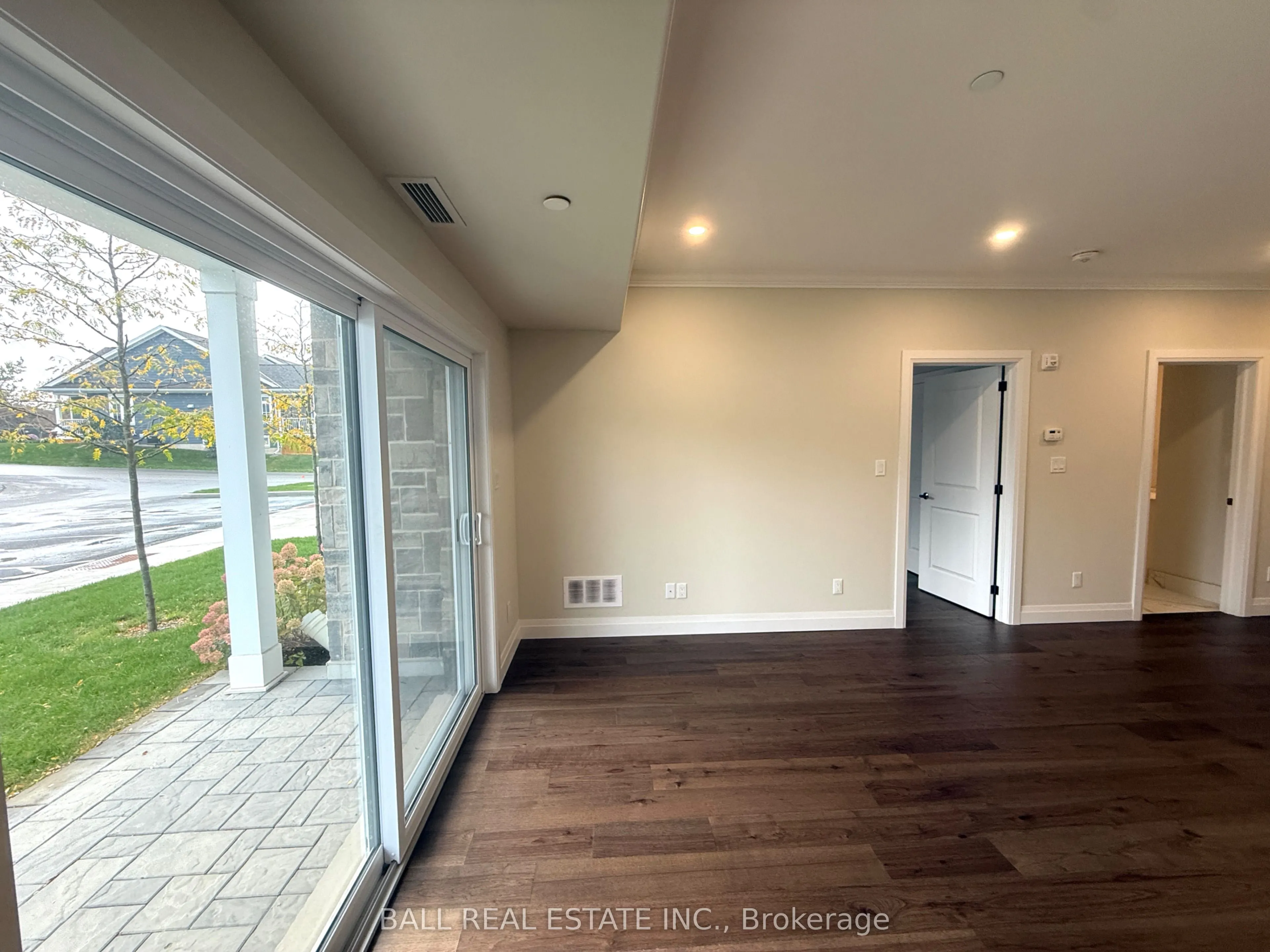 19 Hampton Lane, #102