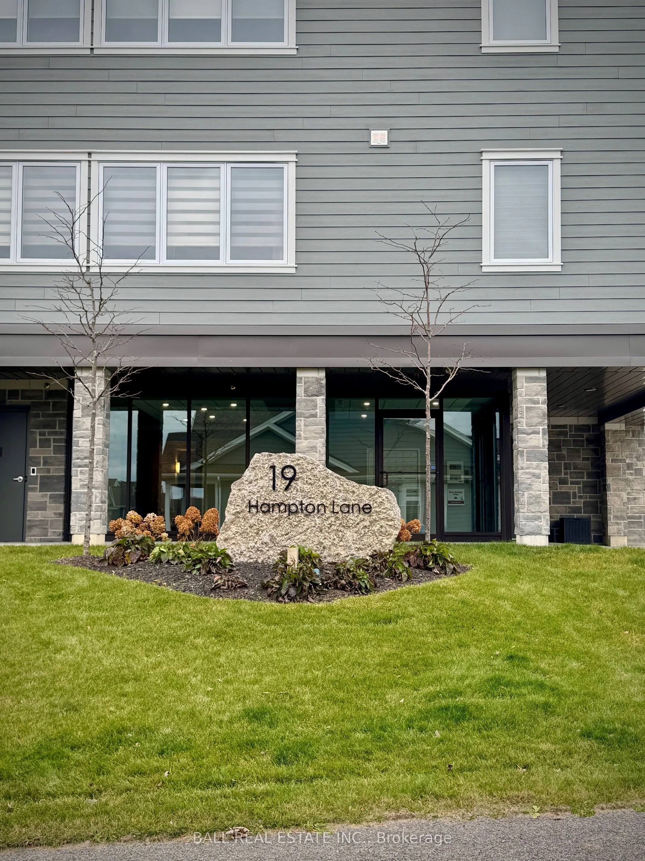 19 Hampton Lane, #102