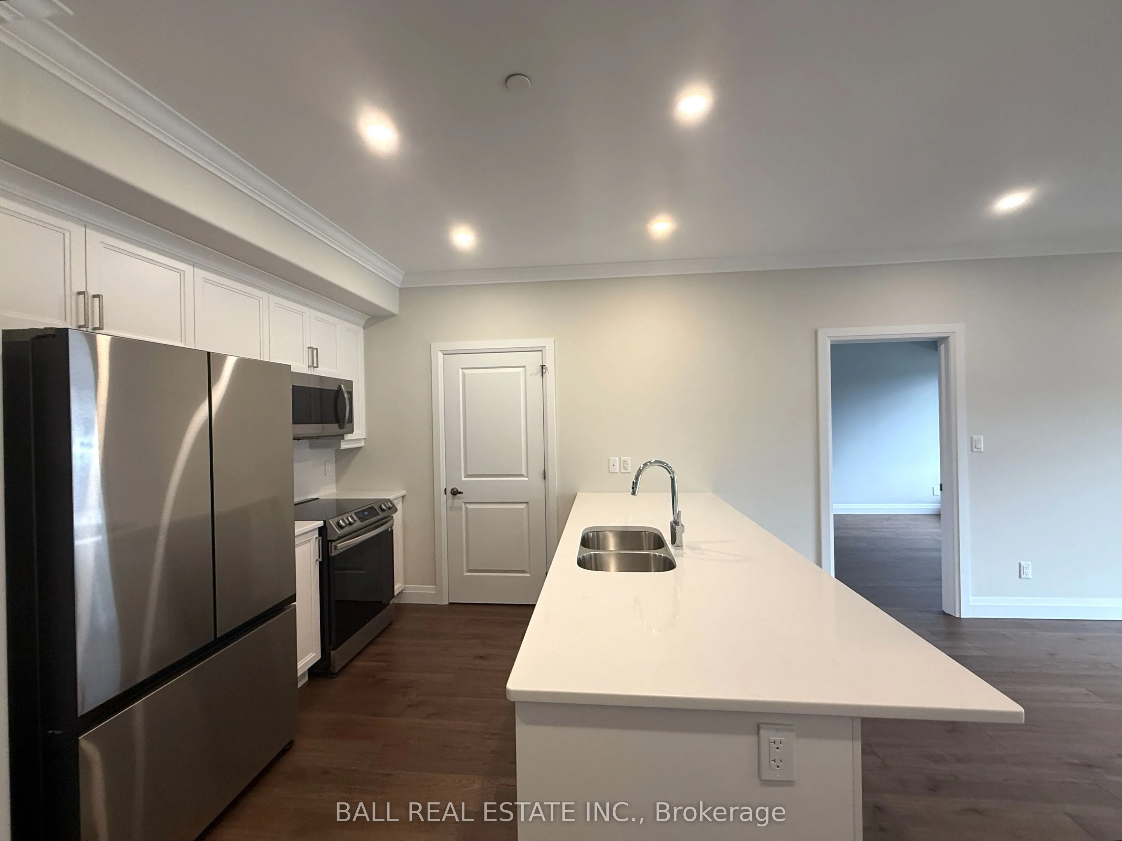 19 Hampton Lane, #102