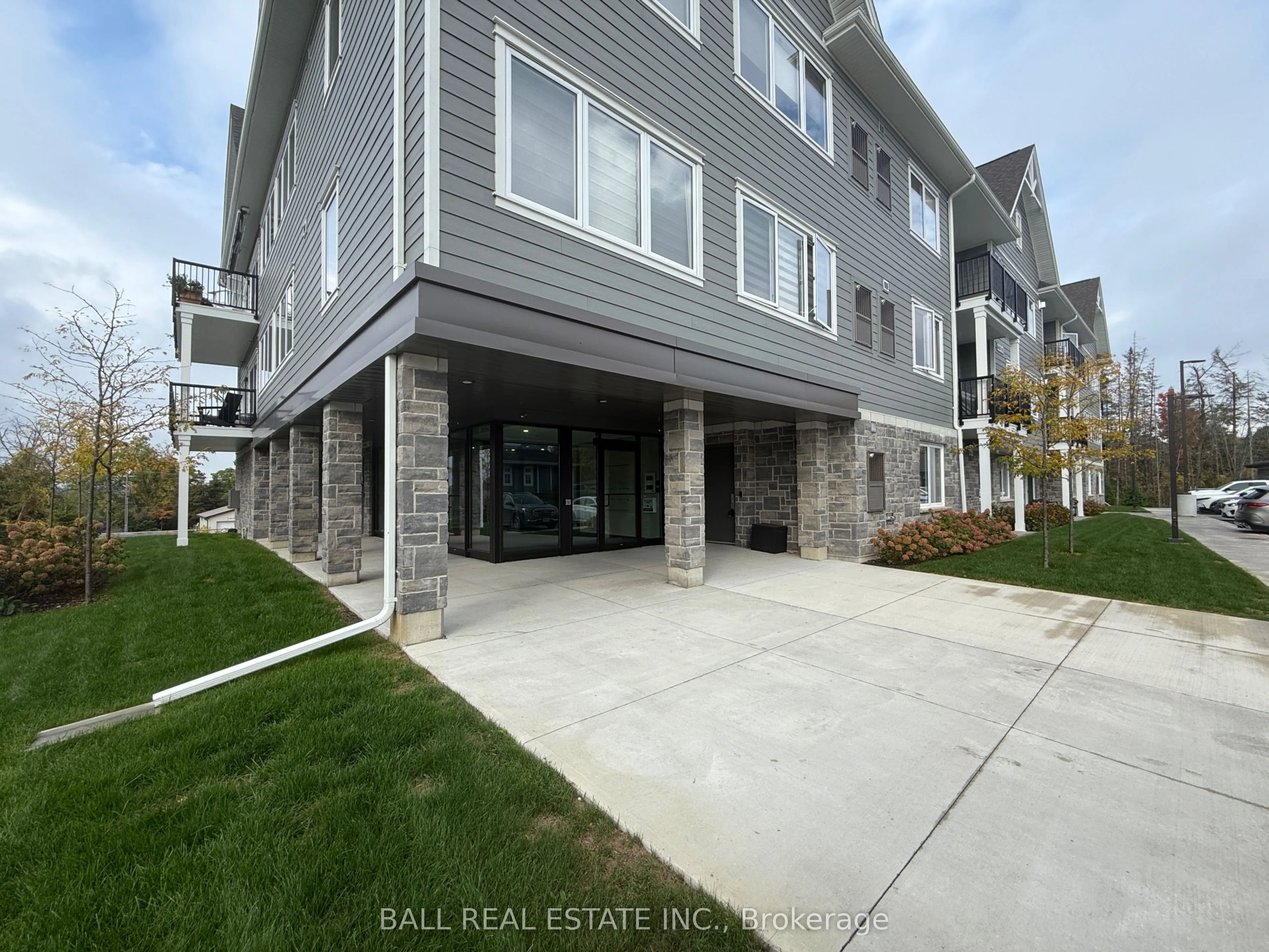 19 Hampton Lane, #102