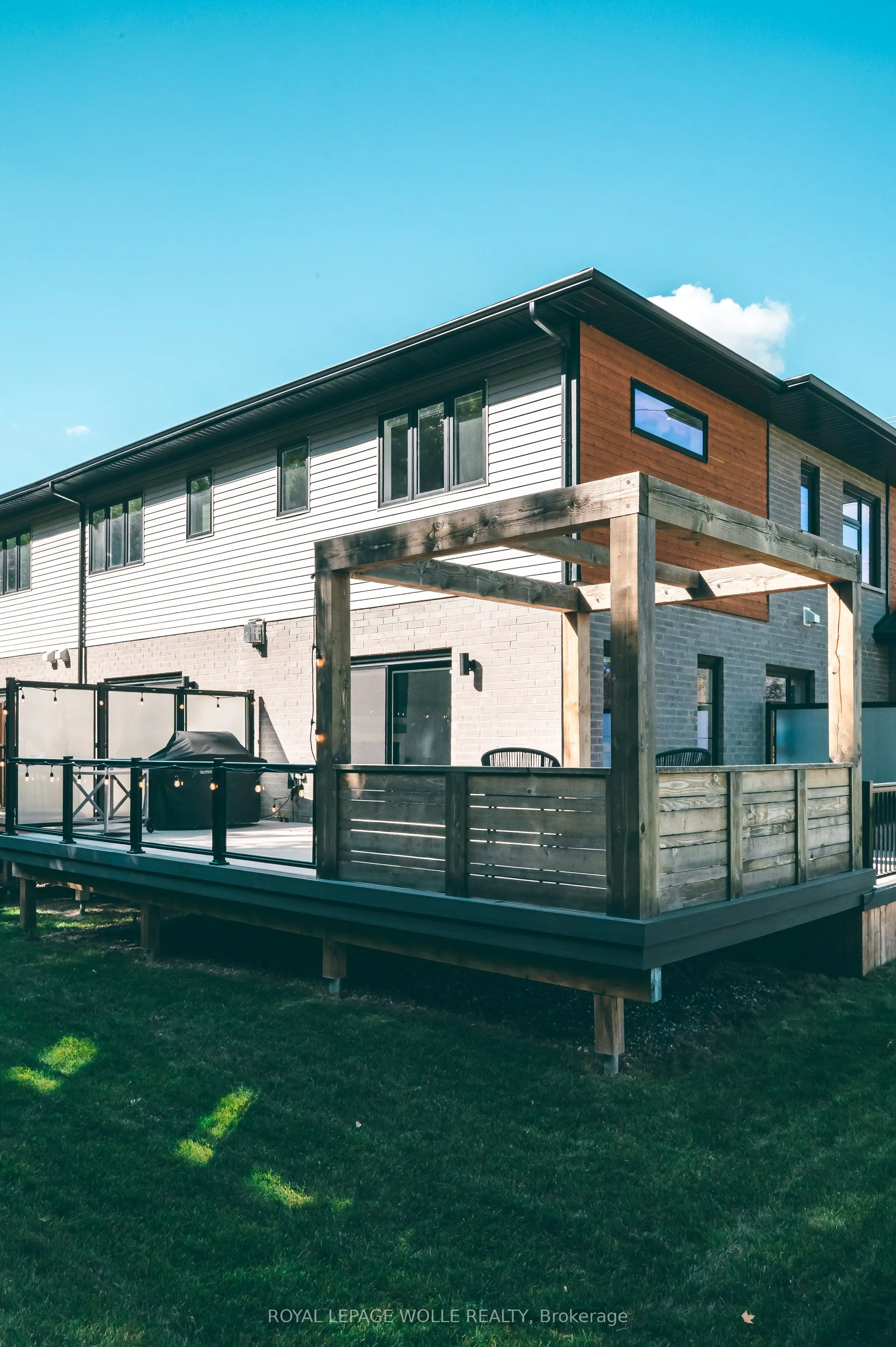 884 Robert Ferrie Drive