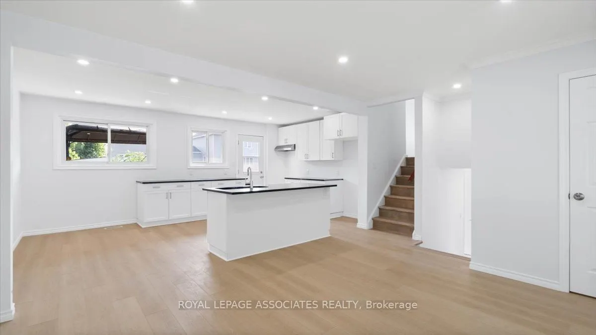 27 Janlyn Crescent